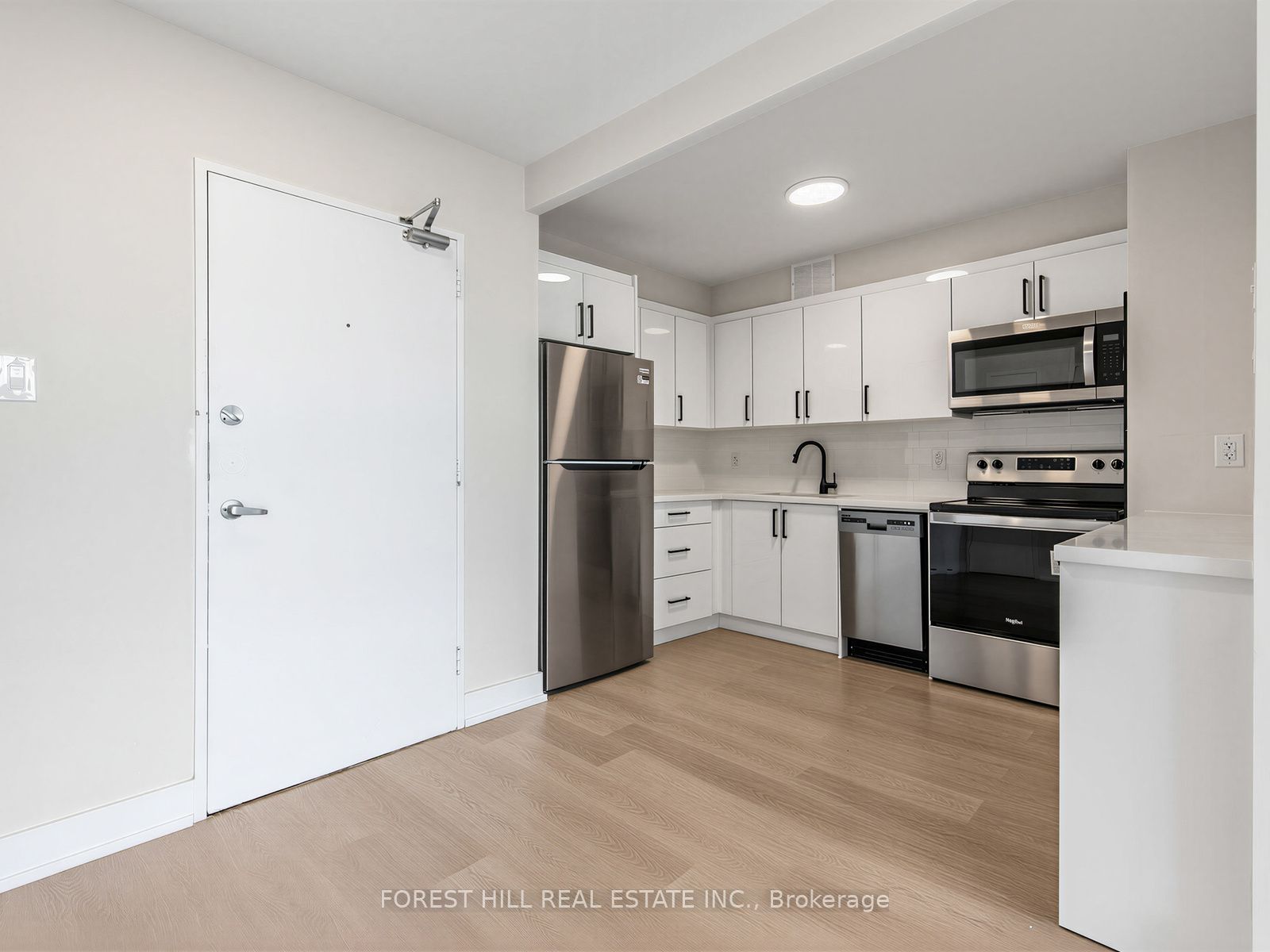 141 Lyon Court 1201, Toronto, ON M6B 3H2 photo 2