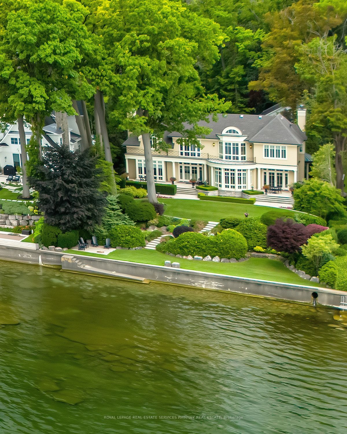 6 Ennisclare Drive W, Oakville, ON L6J 4N2