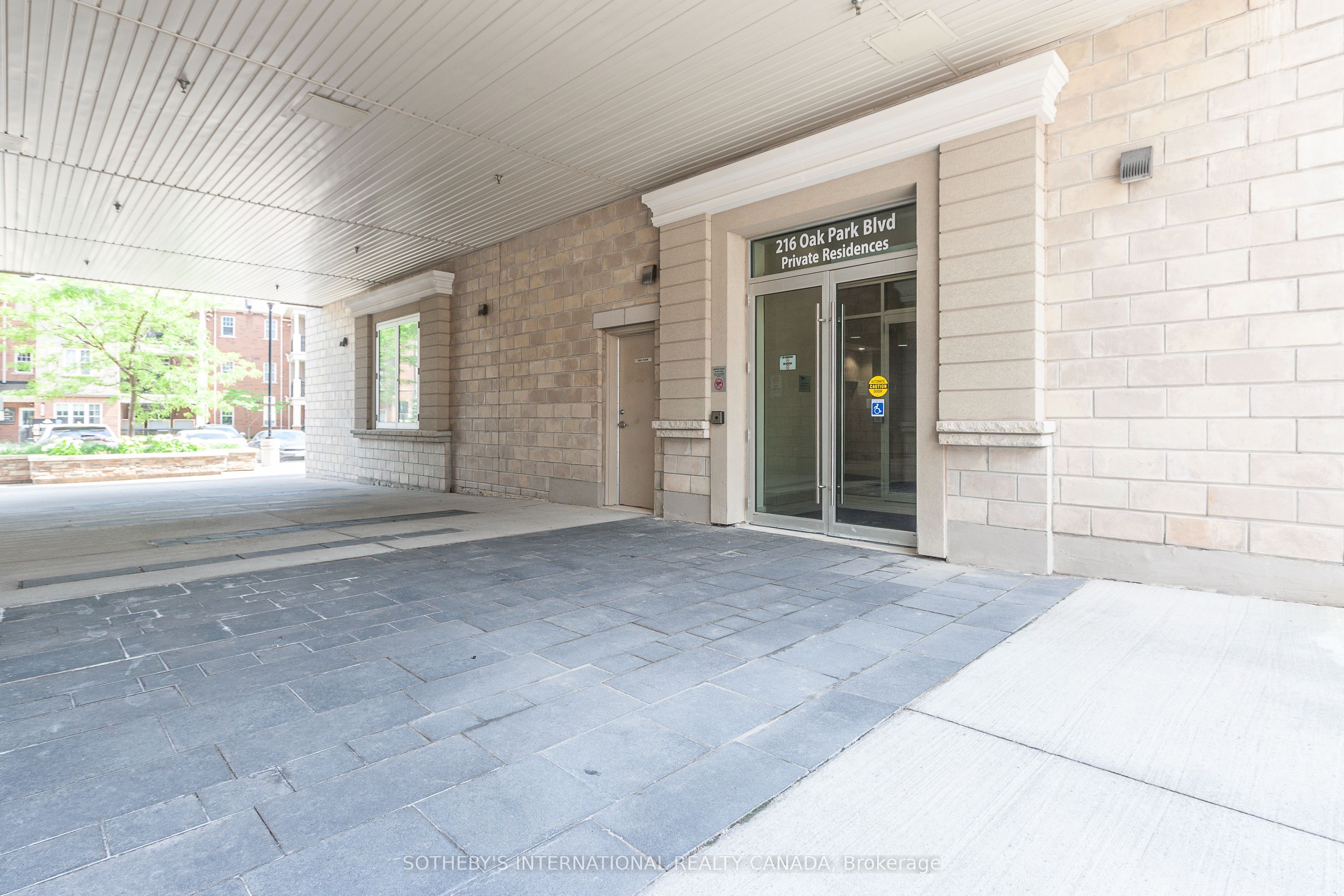 216 Oak Park Boulevard 315, Oakville, ON L6H 0K3 photo 3