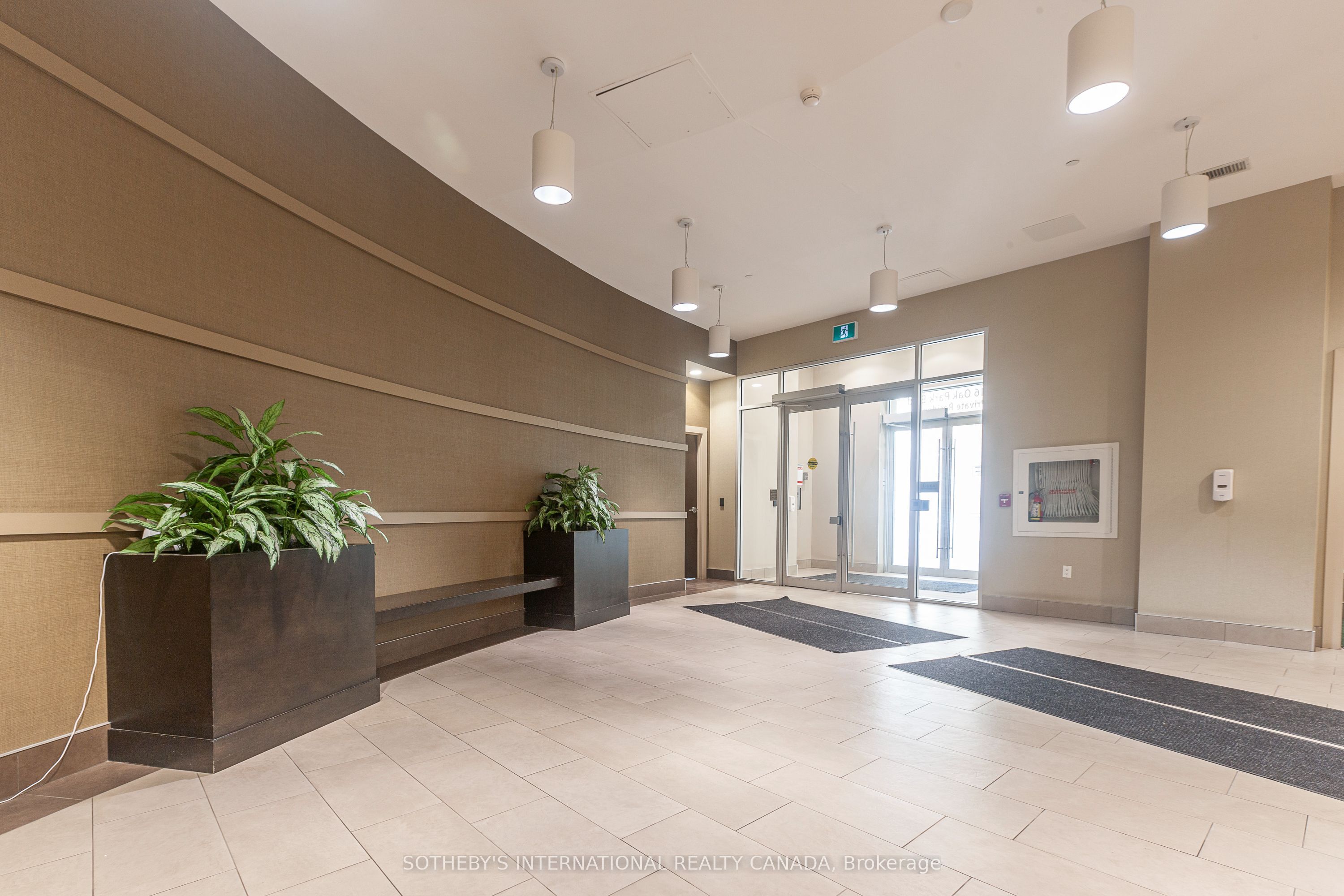 216 Oak Park Boulevard 315, Oakville, ON L6H 0K3 photo 4
