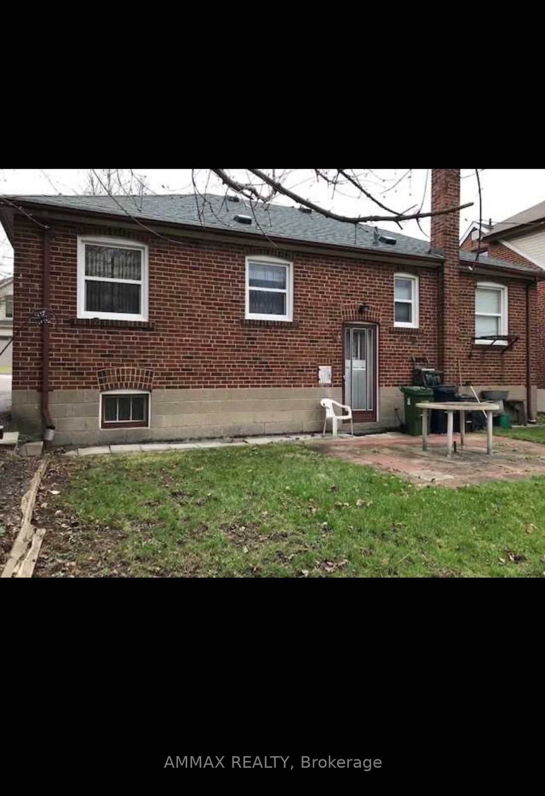 42 Arrowsmith Avenue, Toronto, ON M6M 2W7 photo 2