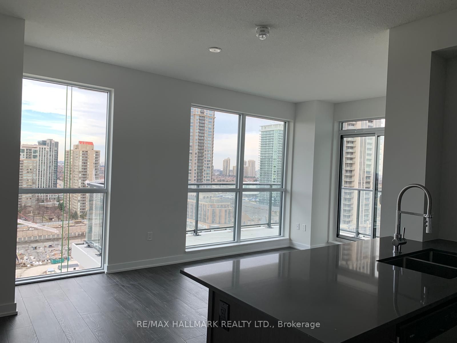 4085 Parkside Village Drive 1804, Mississauga, ON L5B 0K9