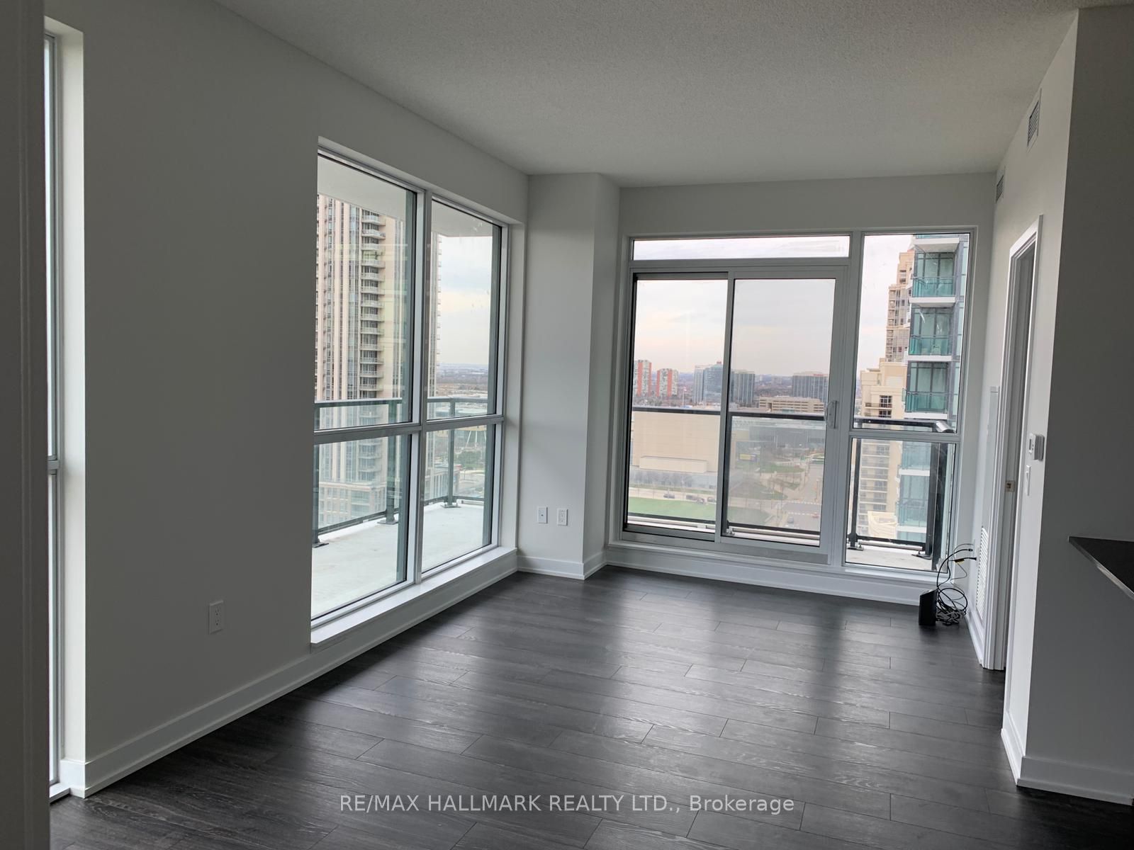 4085 Parkside Village Drive 1804, Mississauga, ON L5B 0K9 photo 3