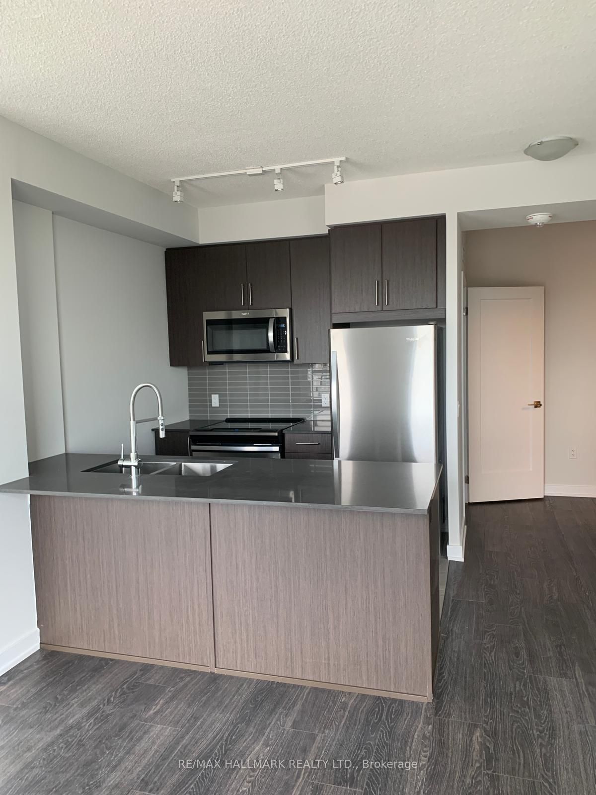 4085 Parkside Village Drive 1804, Mississauga, ON L5B 0K9 photo 4