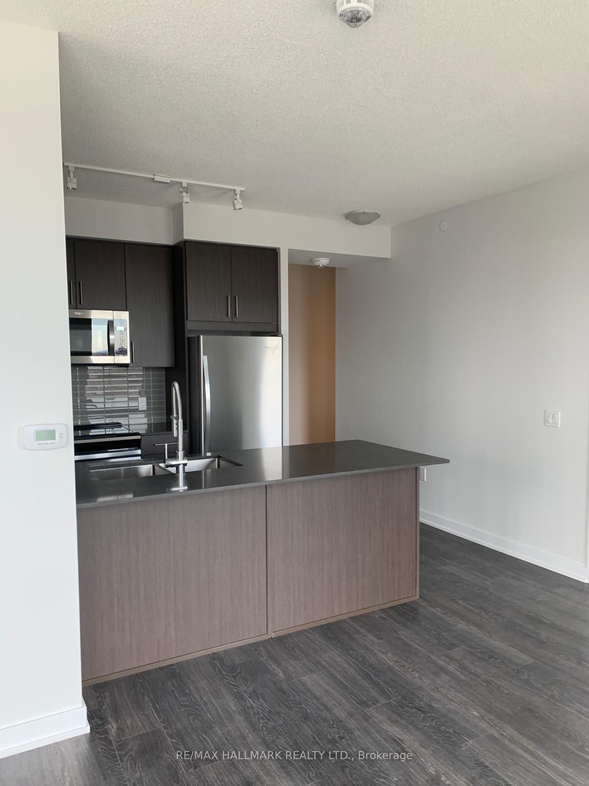 4085 Parkside Village Drive 1804, Mississauga, ON L5B 0K9 photo 5