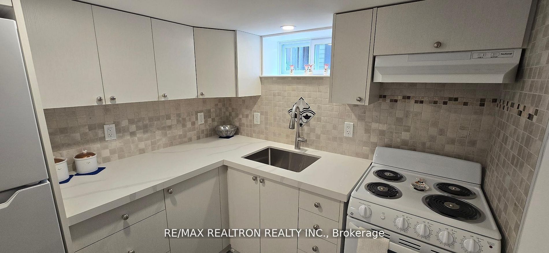 209 Saint Lucie Drive Basement, Toronto, ON M9M 1T4 photo 5