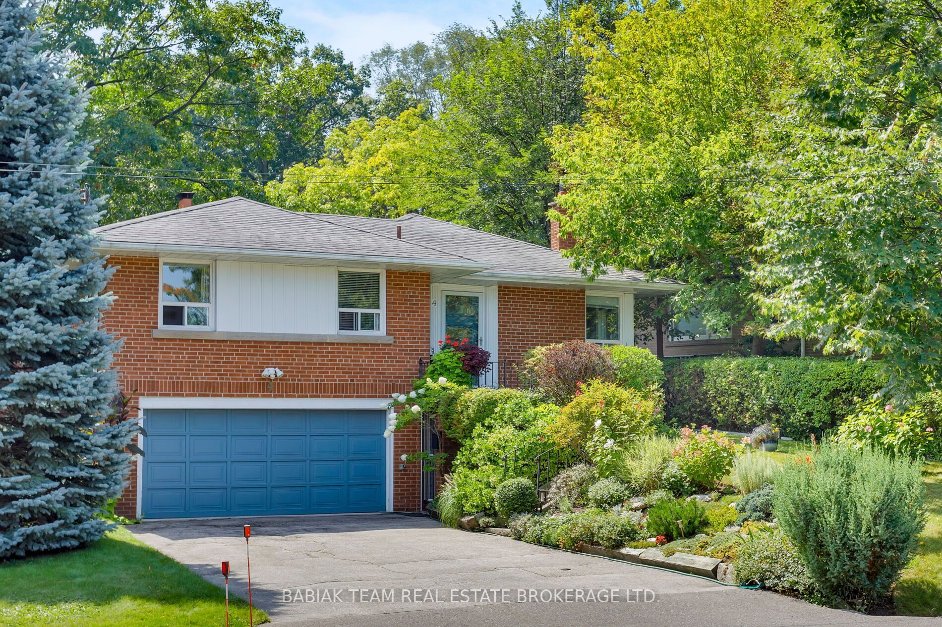 4 Ivy Lea Crescent, Toronto, ON M8Y 2B2