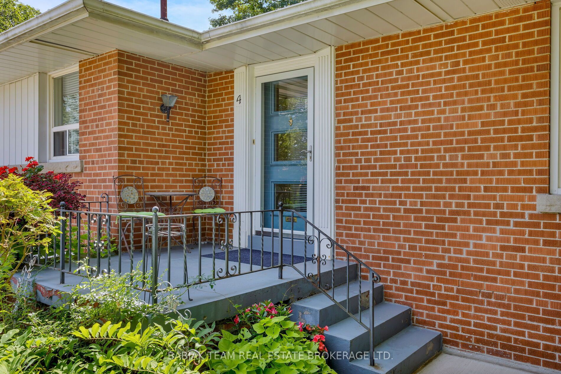 4 Ivy Lea Crescent, Toronto, ON M8Y 2B2 photo 2