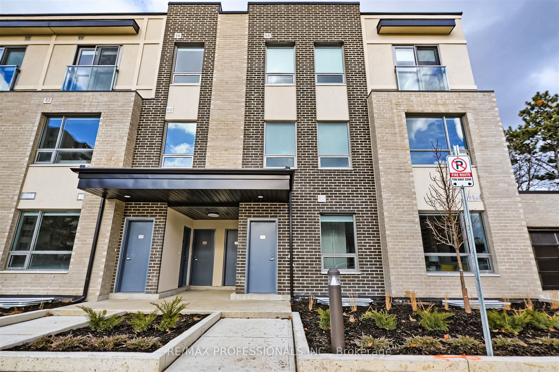 62 Dixfield Drive 124, Toronto, ON M9C 3W1 photo 4