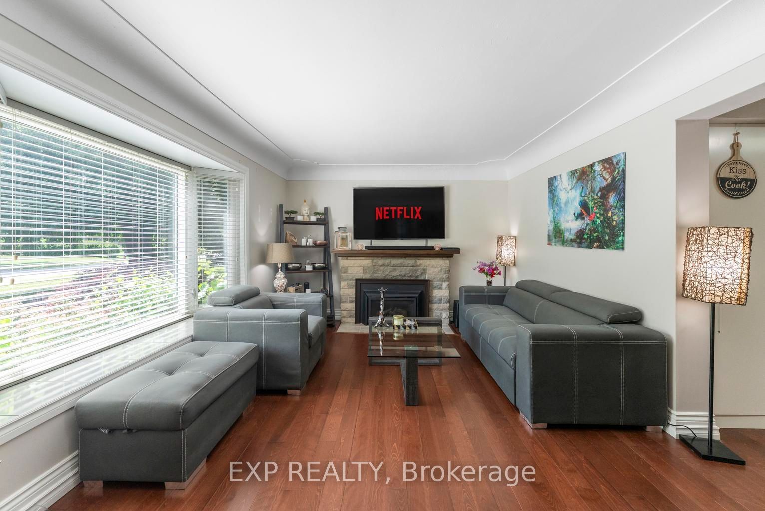 1063 Joan Drive, Burlington, ON L7T 3H3 photo 5