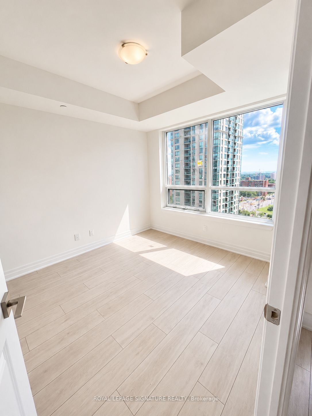 30 Elm Drive 1307, Mississauga, ON L5B 0N6 photo 2