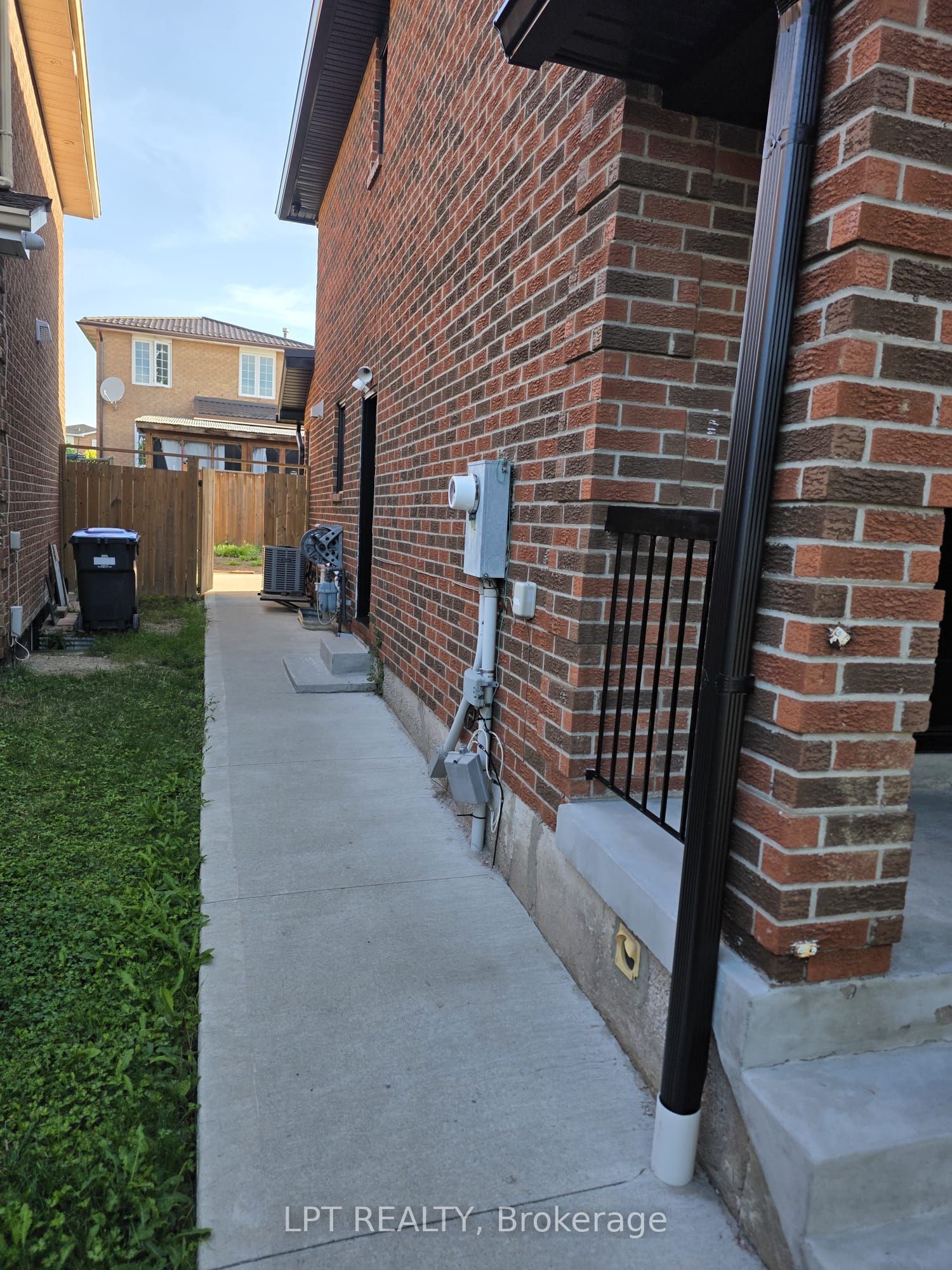 17 Alabaster Drive, Brampton, ON L6V 4E5 photo 2