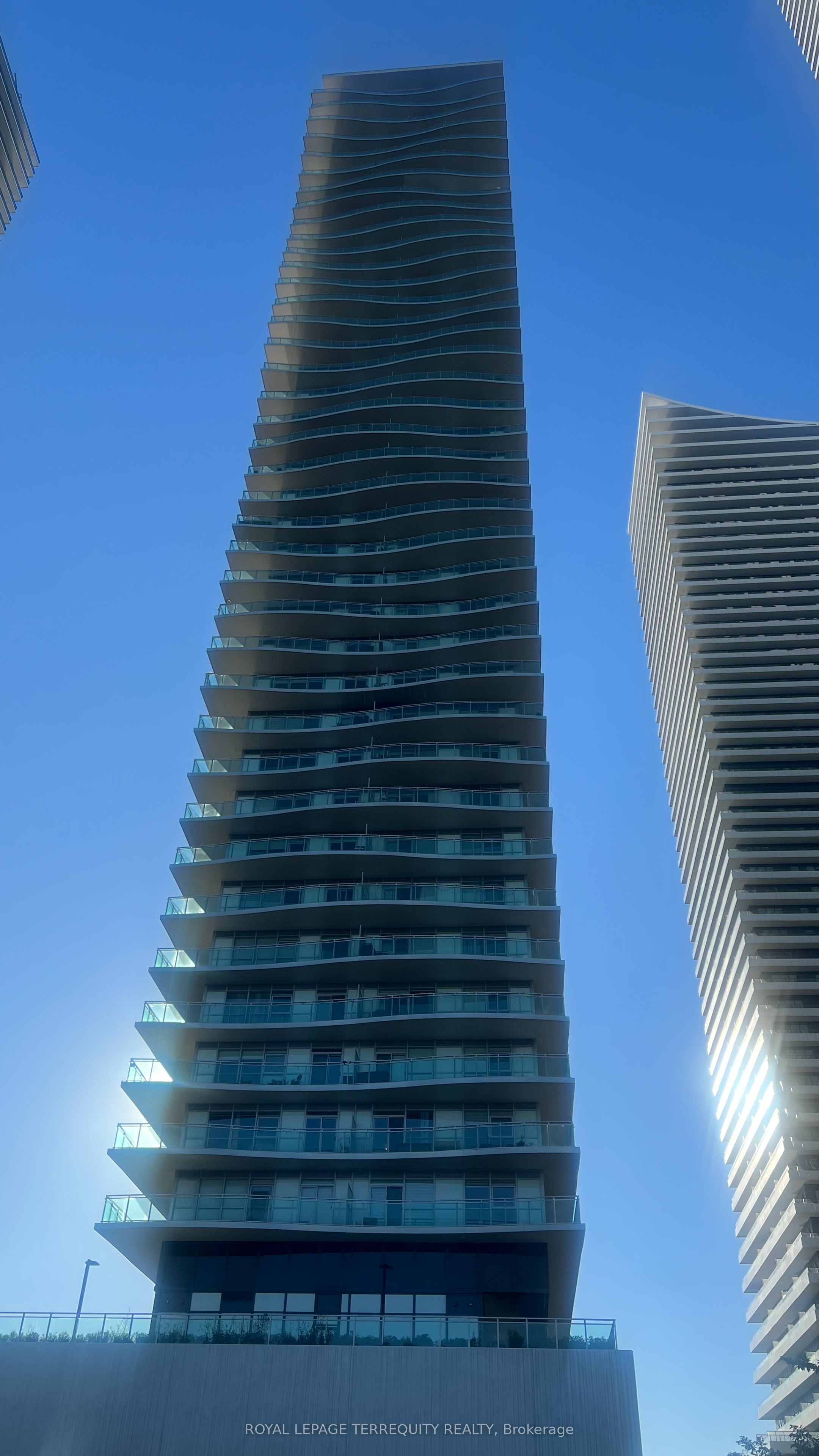 33 Shore Breeze Drive 1303, Toronto, ON M8V 0G1