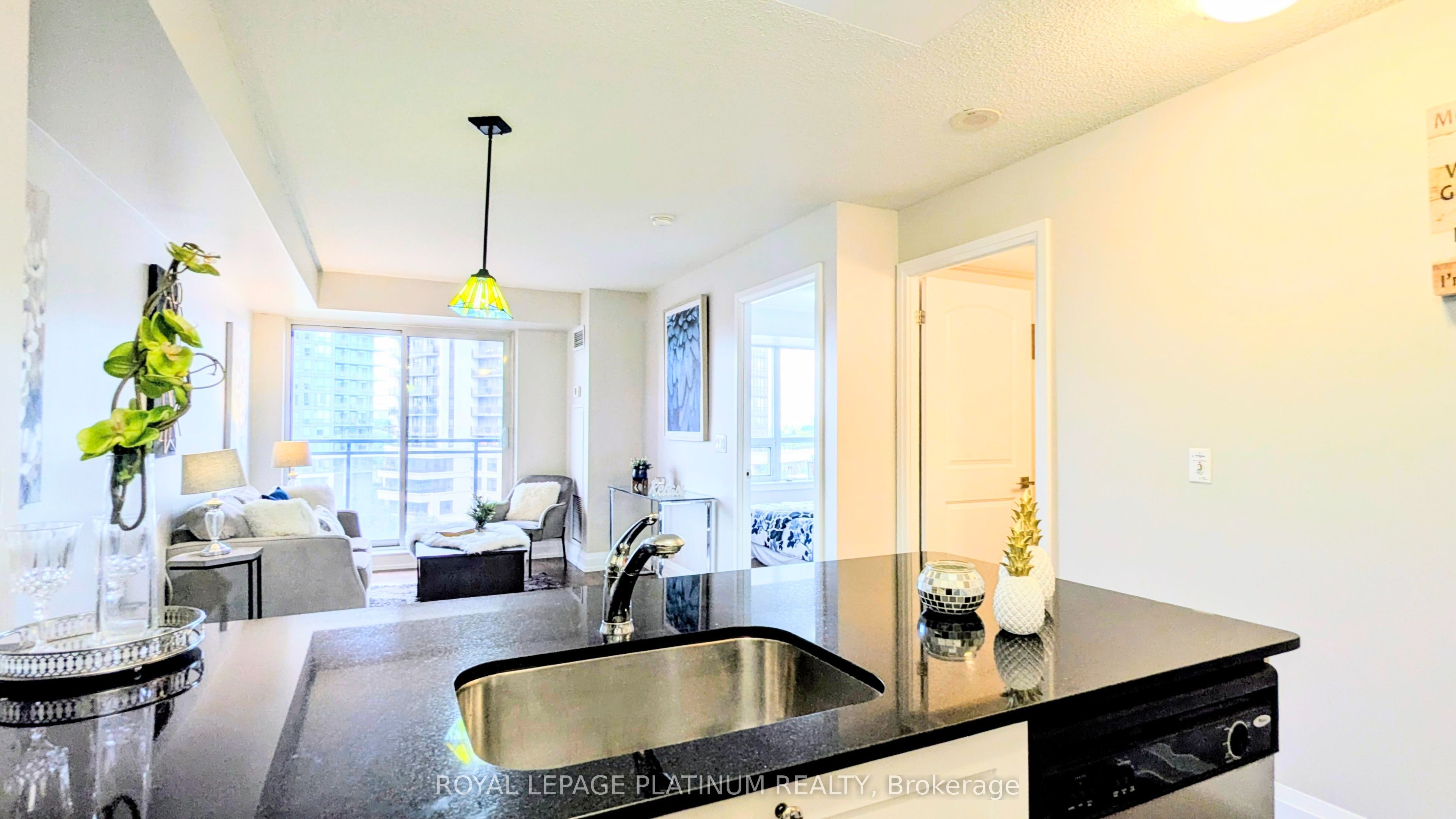 1070 Sheppard Avenue W 503, Toronto, ON M3J 0G8 photo 4