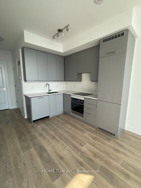 36 Elm Drive 2705, Mississauga, ON L5B 1P2 photo 2
