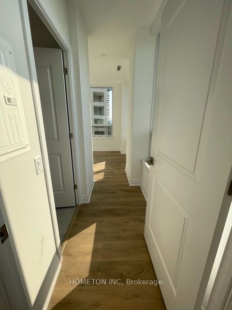 36 Elm Drive 2705, Mississauga, ON L5B 1P2 photo 3