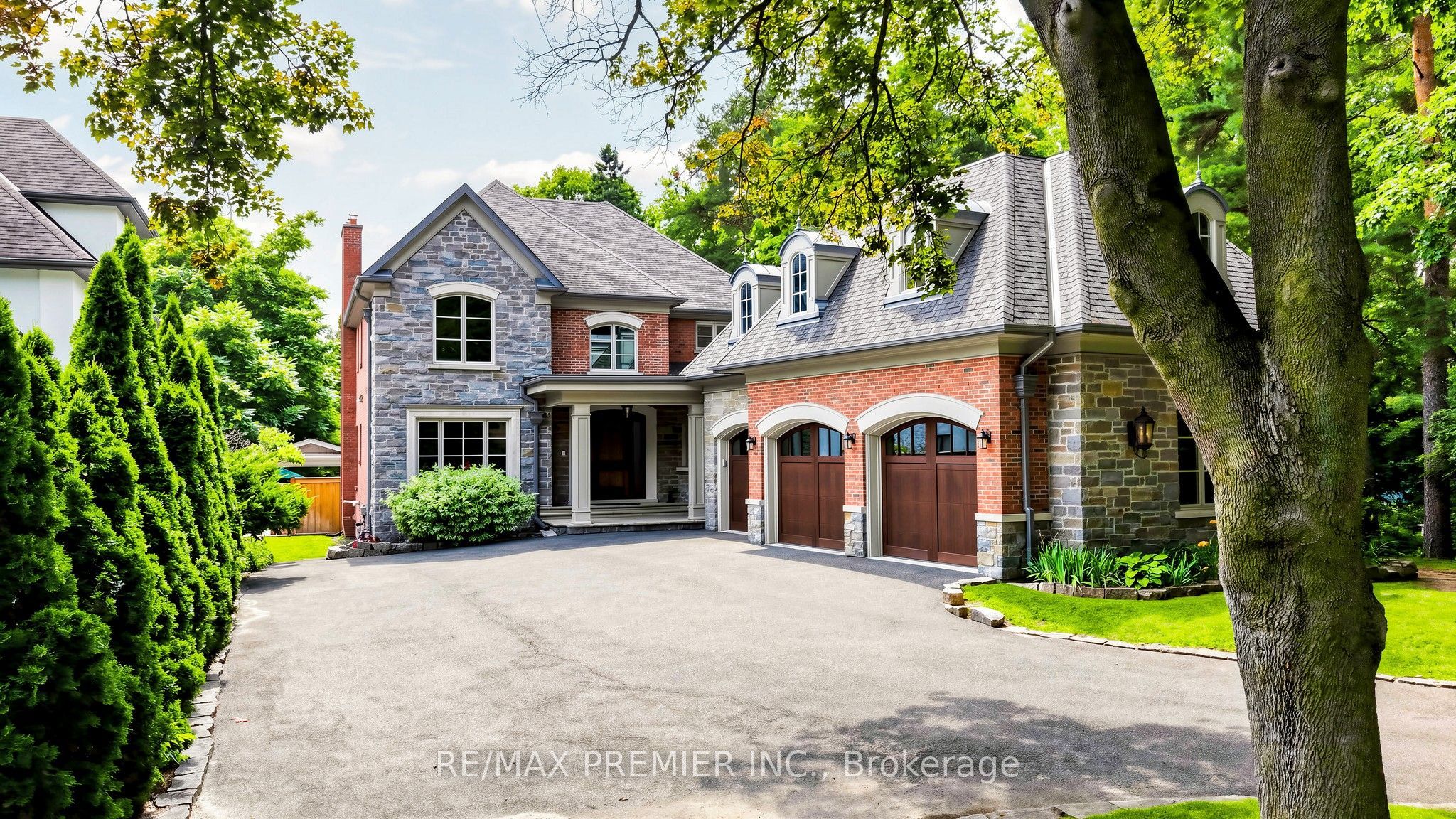 2064 Dickson Road, Mississauga, ON L5B 1Y6