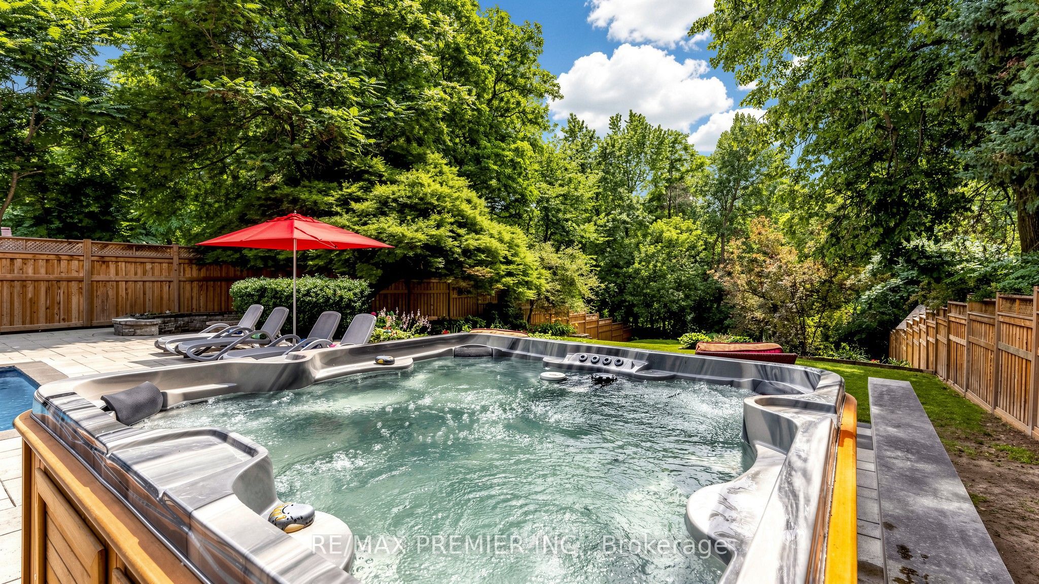 2064 Dickson Road, Mississauga, ON L5B 1Y6 photo 5