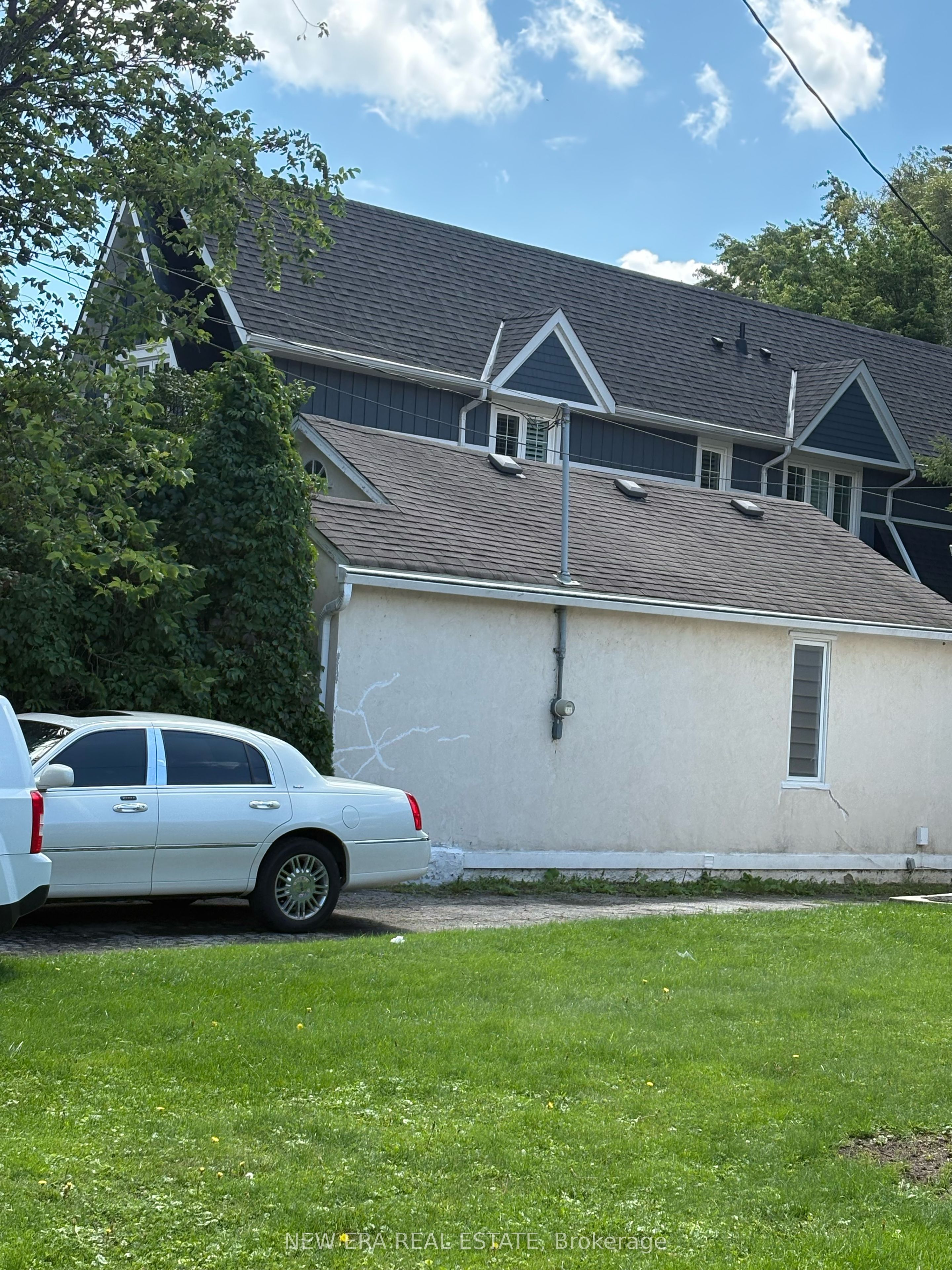 954 Beechwood Avenue, Mississauga, ON L5G 4E2 photo 2