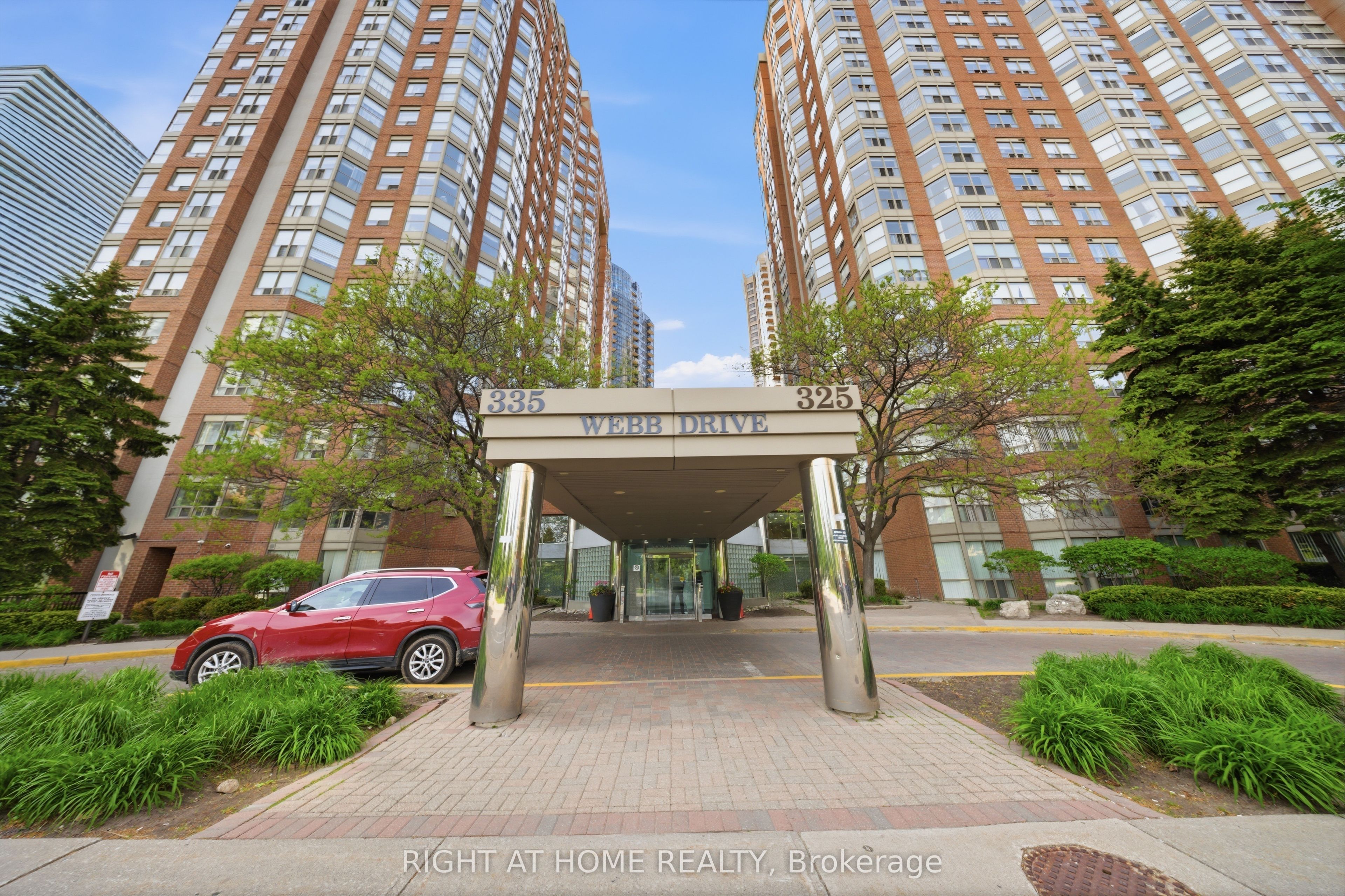335 Webb Drive 203, Mississauga, ON L5B 4A1