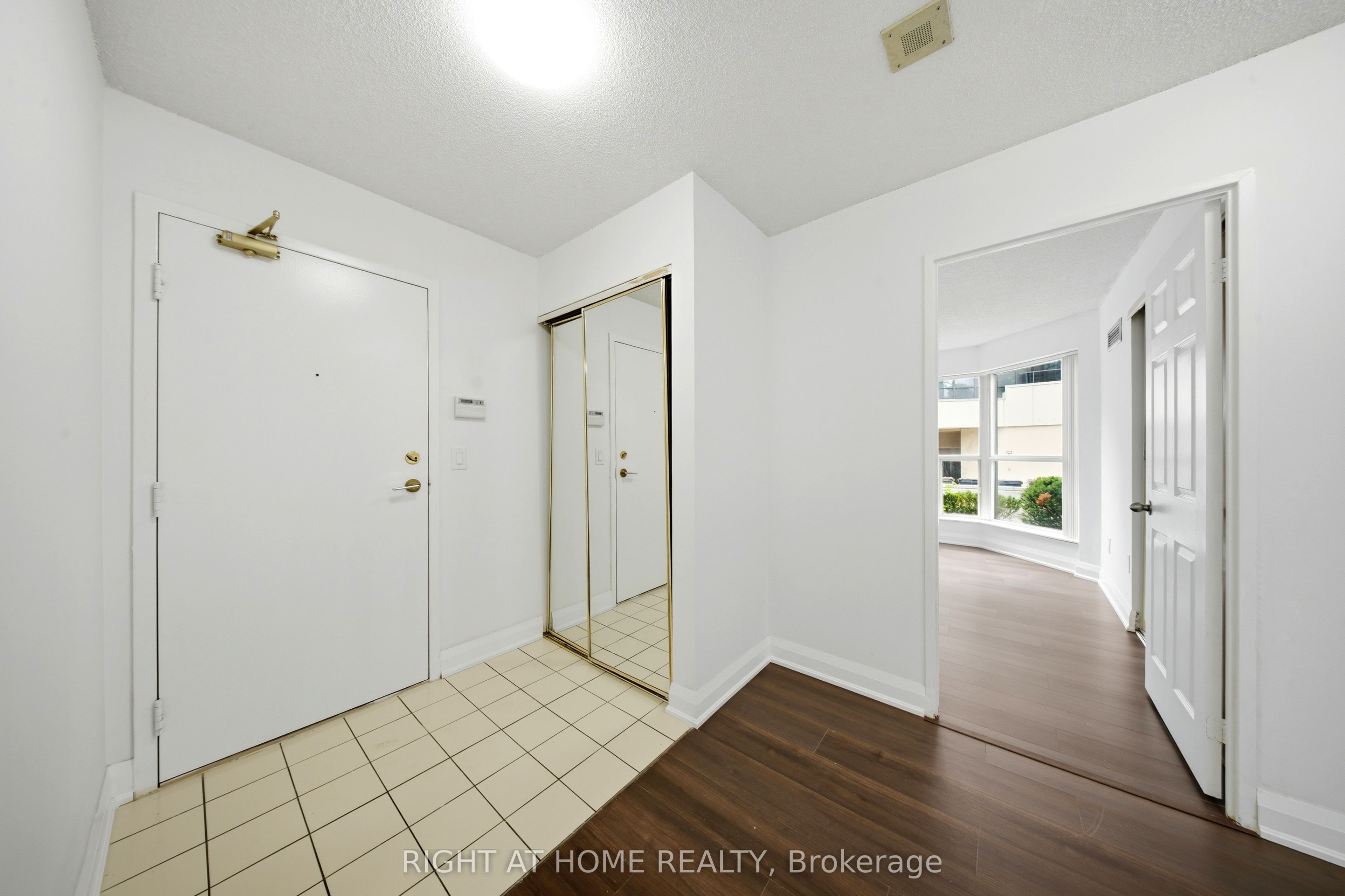 335 Webb Drive 203, Mississauga, ON L5B 4A1 photo 2
