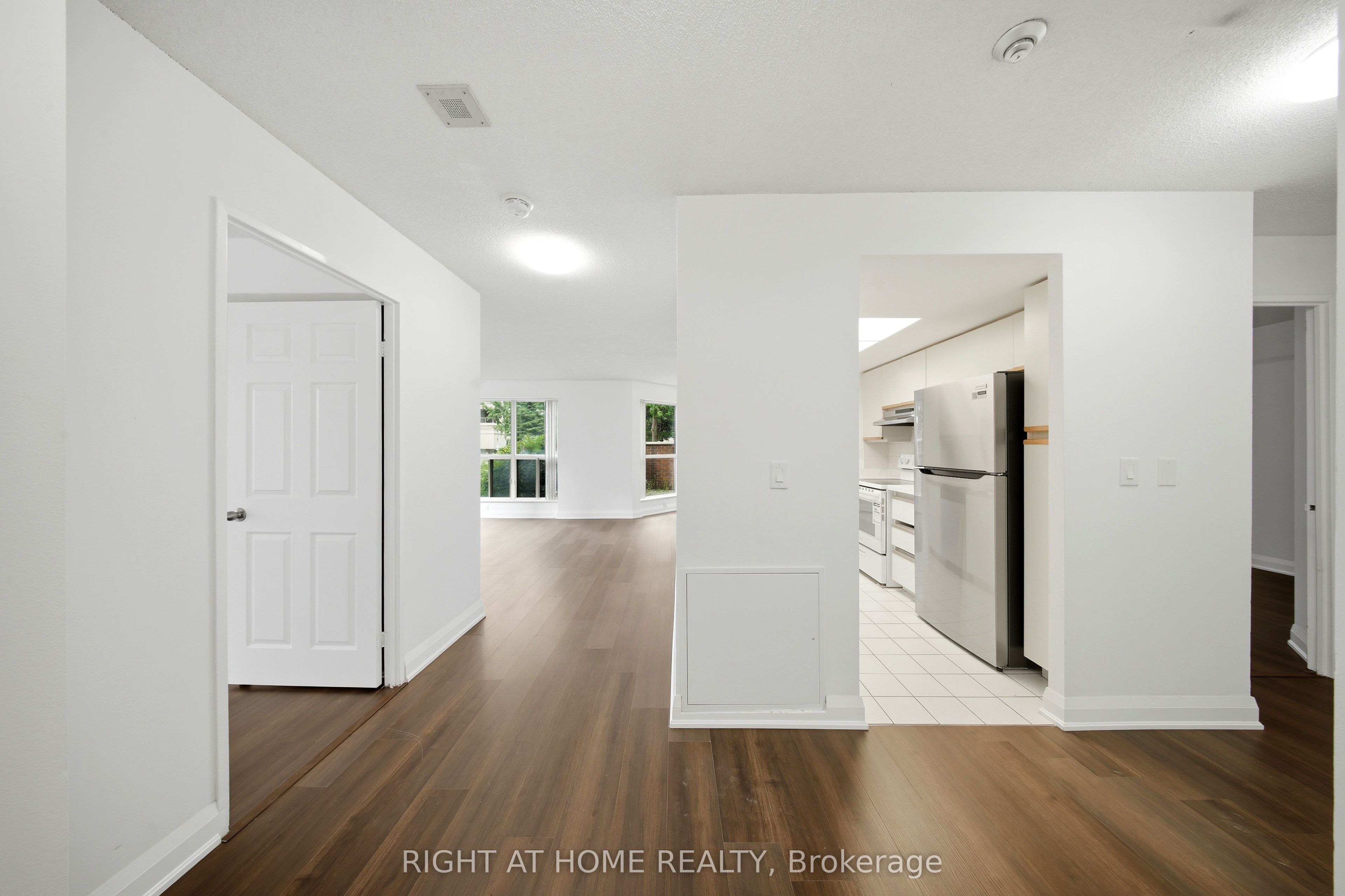 335 Webb Drive 203, Mississauga, ON L5B 4A1 photo 3