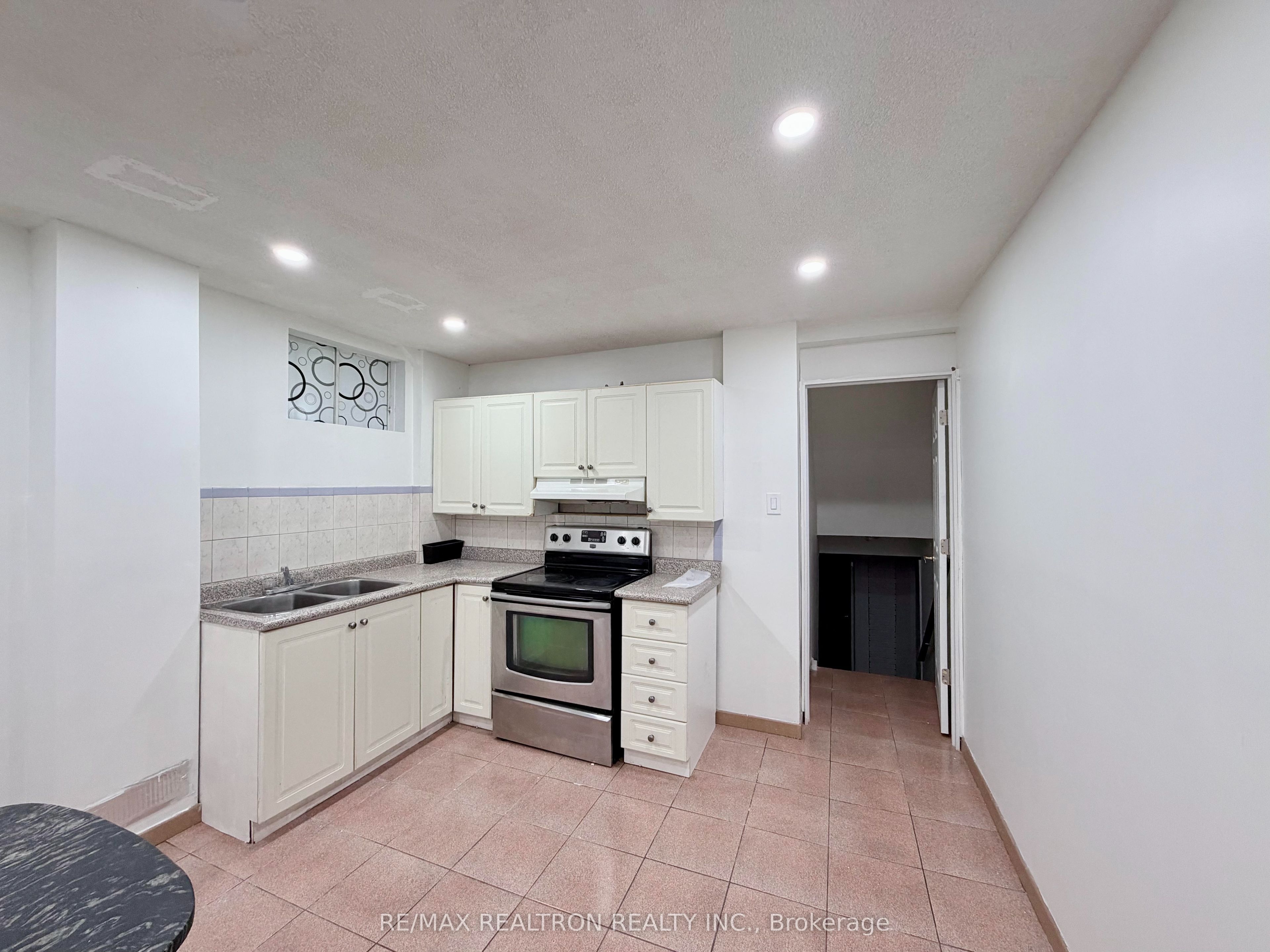 3948 Midhurst Lane Basement, Mississauga, ON L4Z 1C7