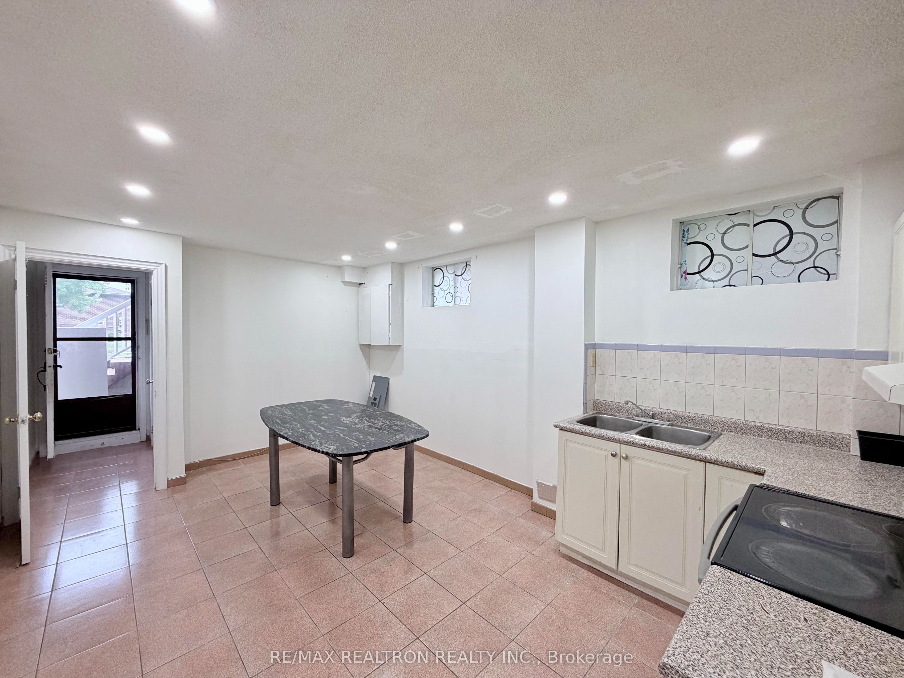 3948 Midhurst Lane Basement, Mississauga, ON L4Z 1C7 photo 2
