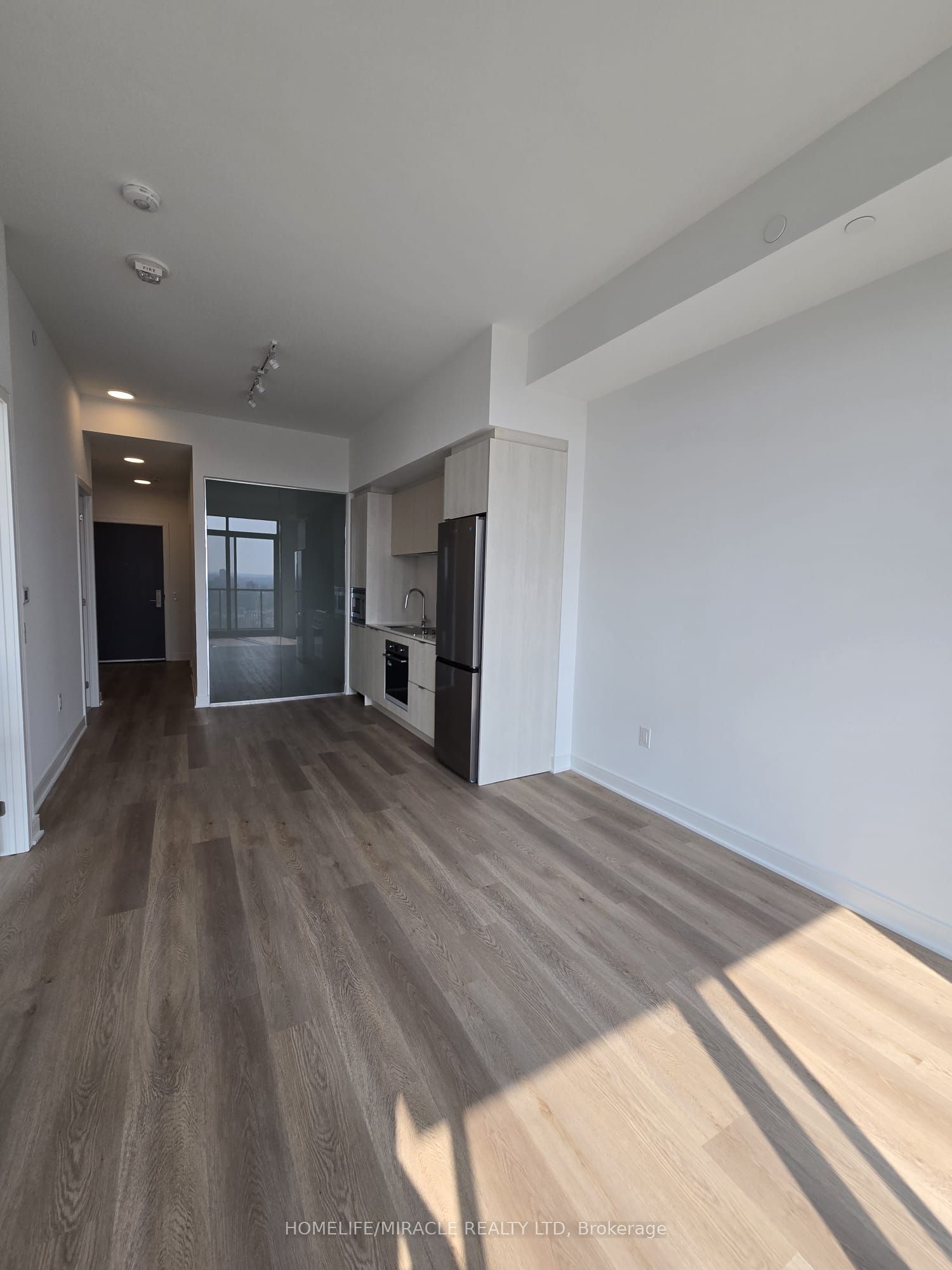 86 Dundas Street E 1715, Mississauga, ON L5A 0B1 photo 2