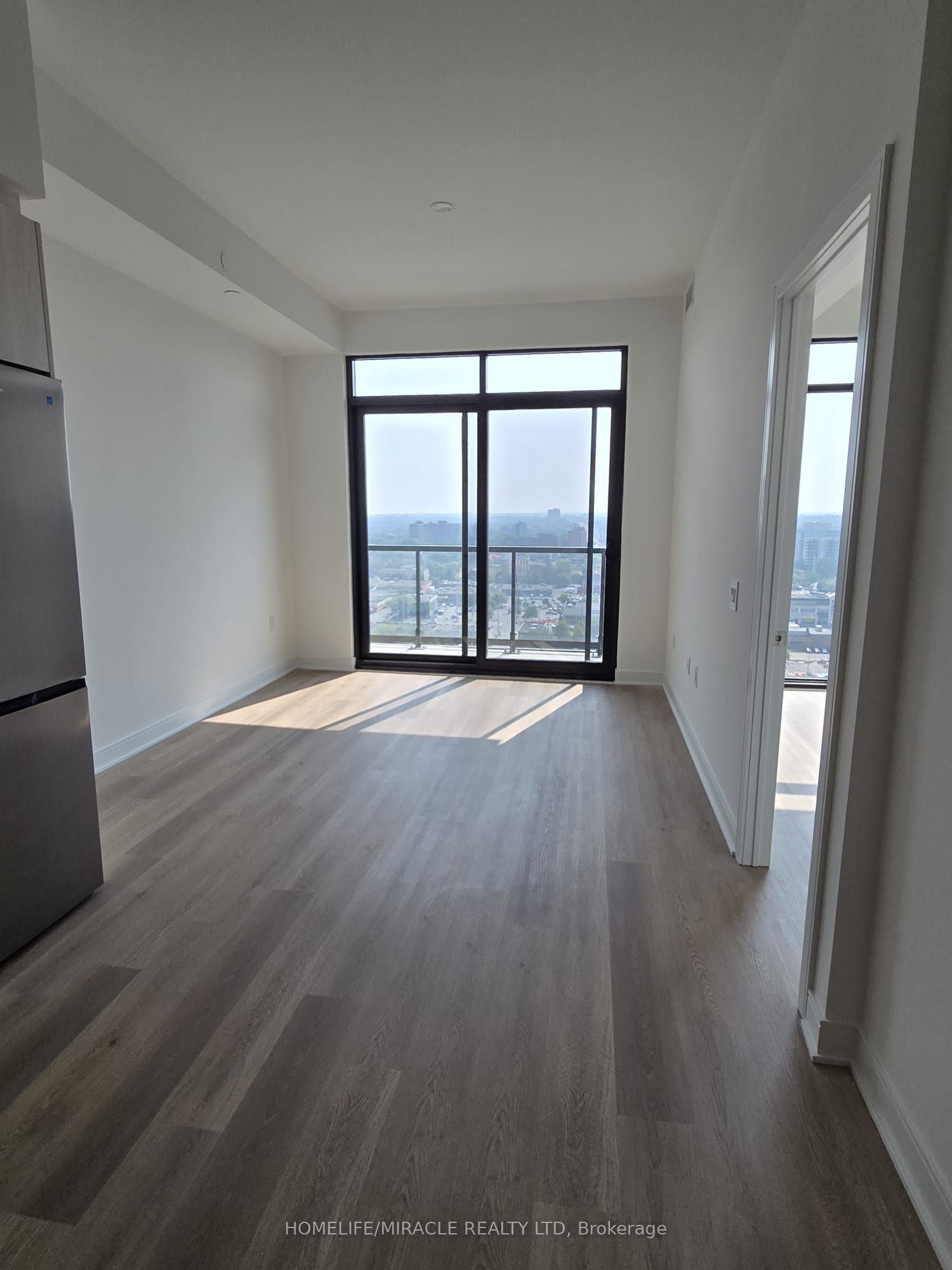 86 Dundas Street E 1715, Mississauga, ON L5A 0B1 photo 4