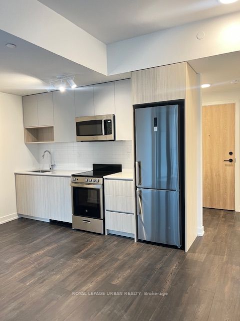 799 The Queensway 821, Toronto, ON M8Z 6A8 photo 3