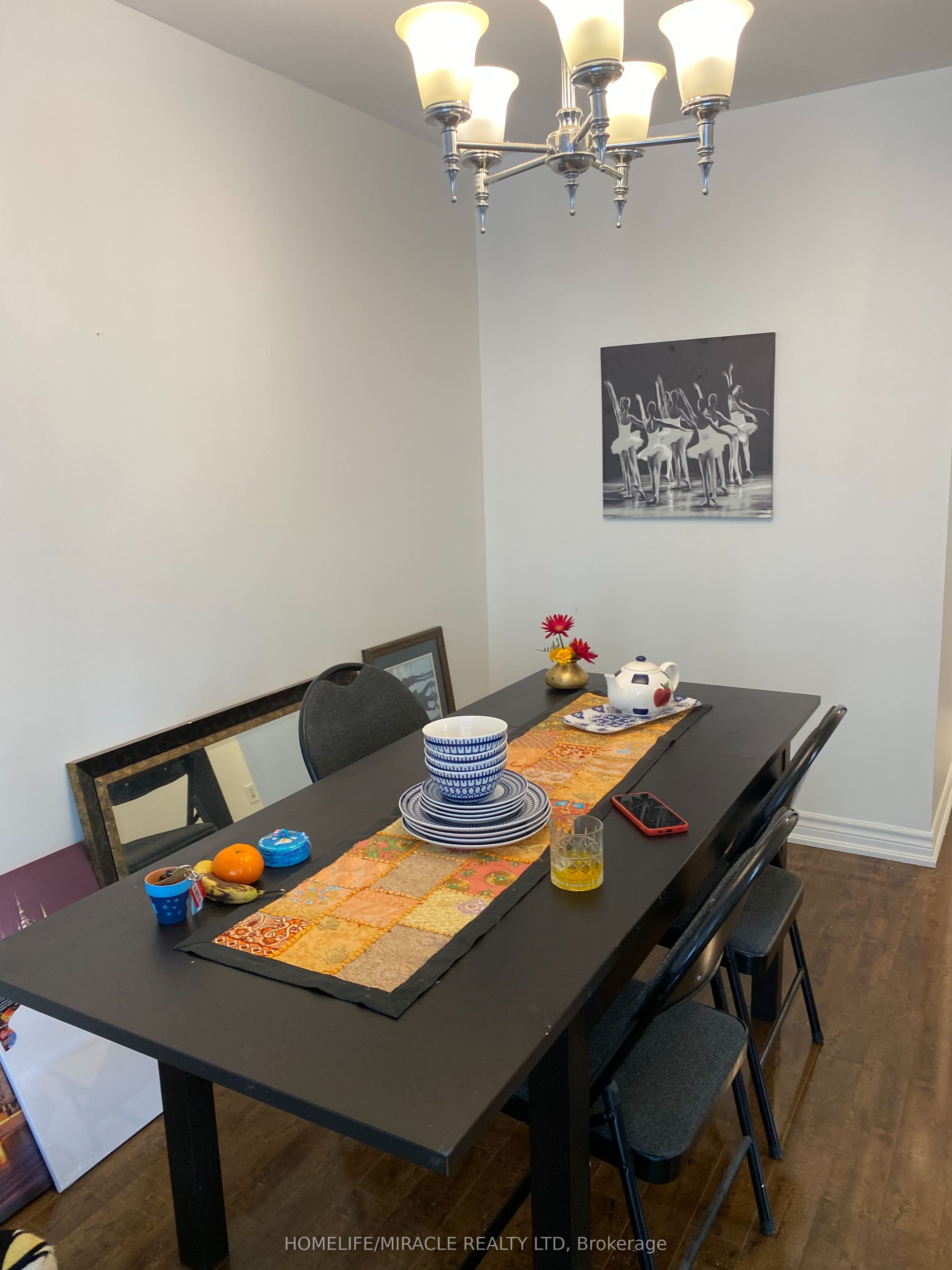 43 Corby Crescent Main, Brampton, ON L6Y 1H3 photo 5