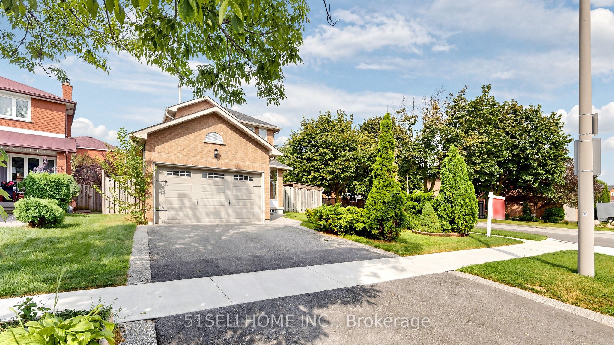 846 Savoy Crescent, Mississauga, ON L5R 3C7