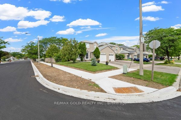391 Assiniboine Trail, Mississauga, ON L5R 2E6 photo 5