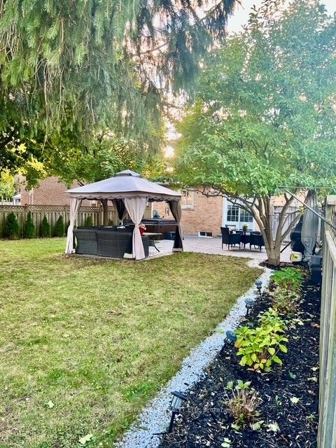 82 Ready Court, Brampton, ON L6Y 4T4 photo 4