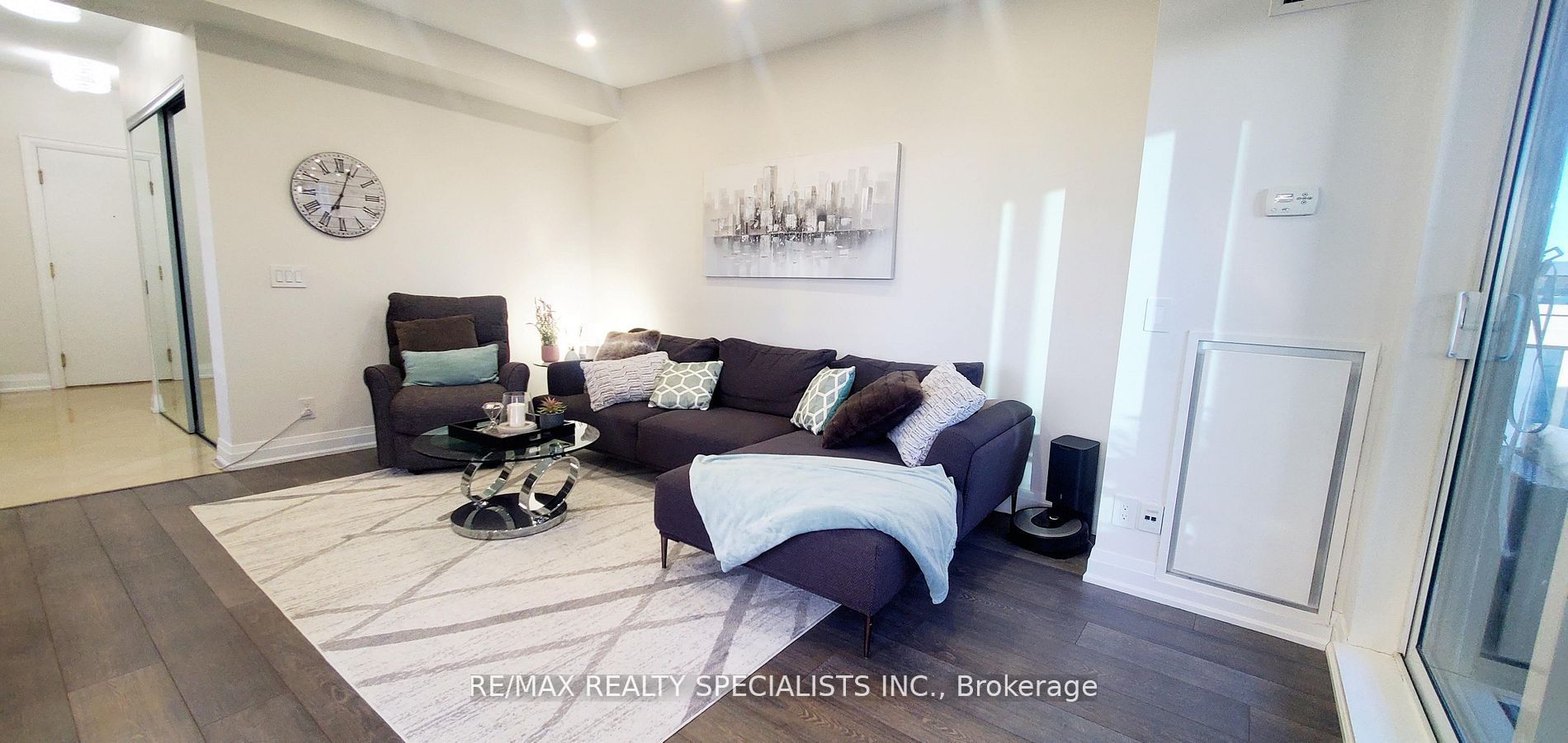 2083 Lake Shore Boulevard W 1114, Toronto, ON M8V 2Z6 photo 5