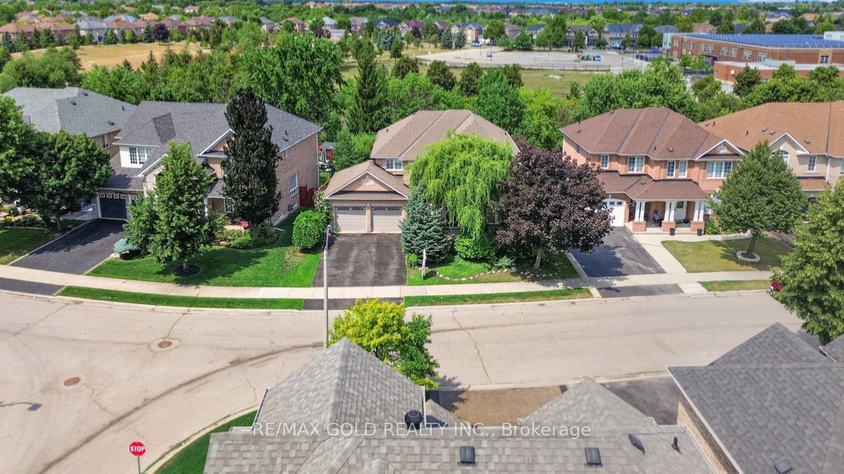40 Maldives Crescent, Brampton, ON L6P 1L3 photo 2