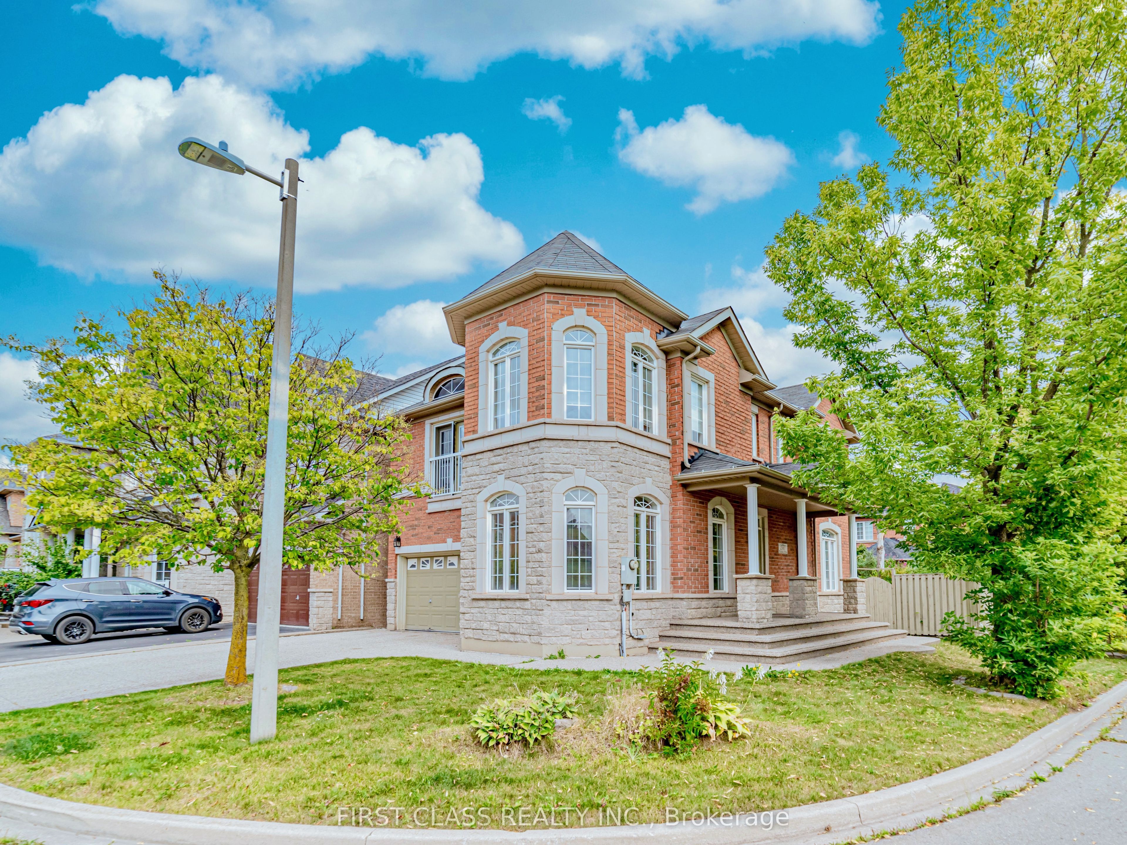 2507 Nichols Drive, Oakville, ON L6H 7A4 photo 2