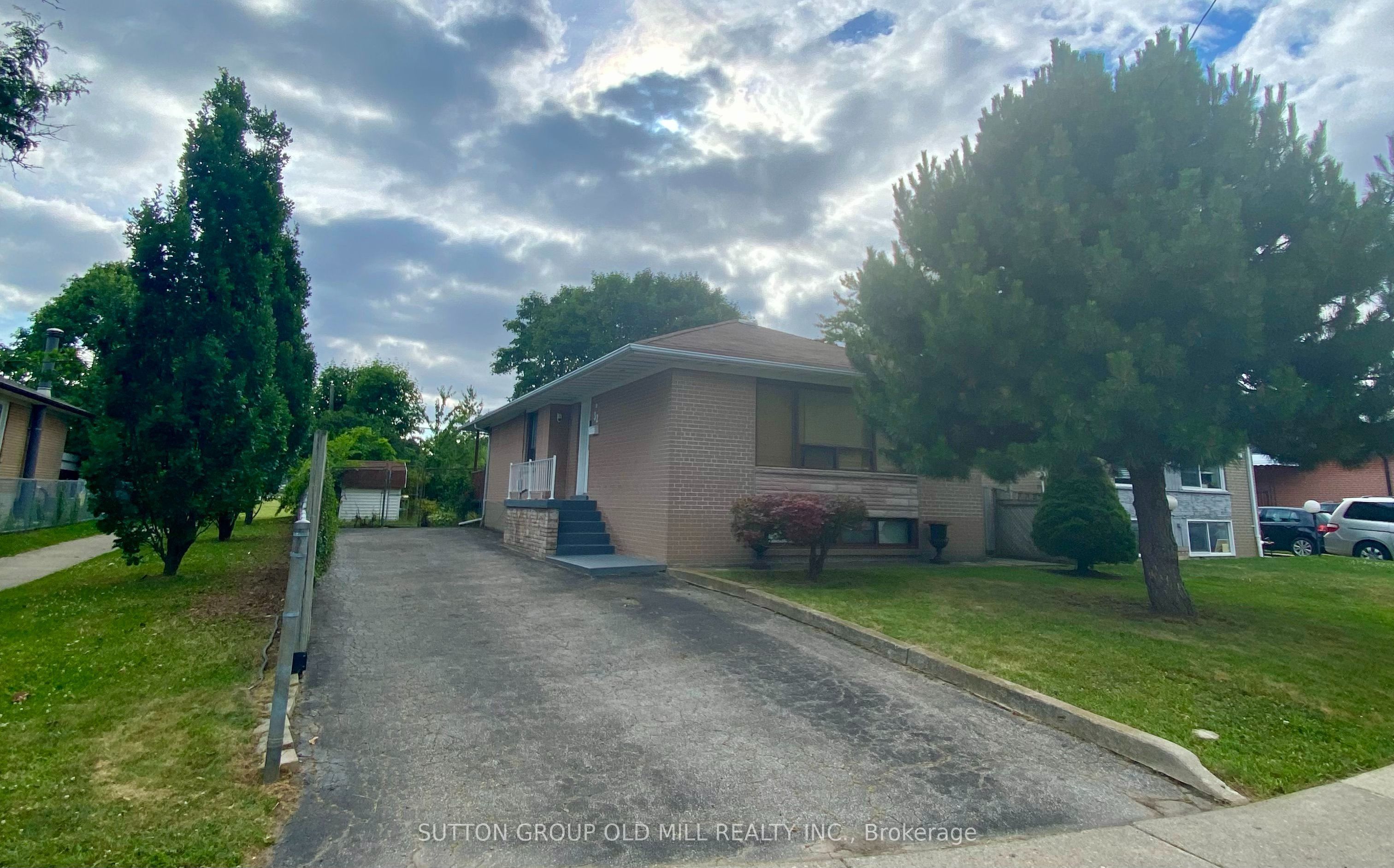 32 Hagersville Court, Toronto, ON M9C 4A3 photo 2