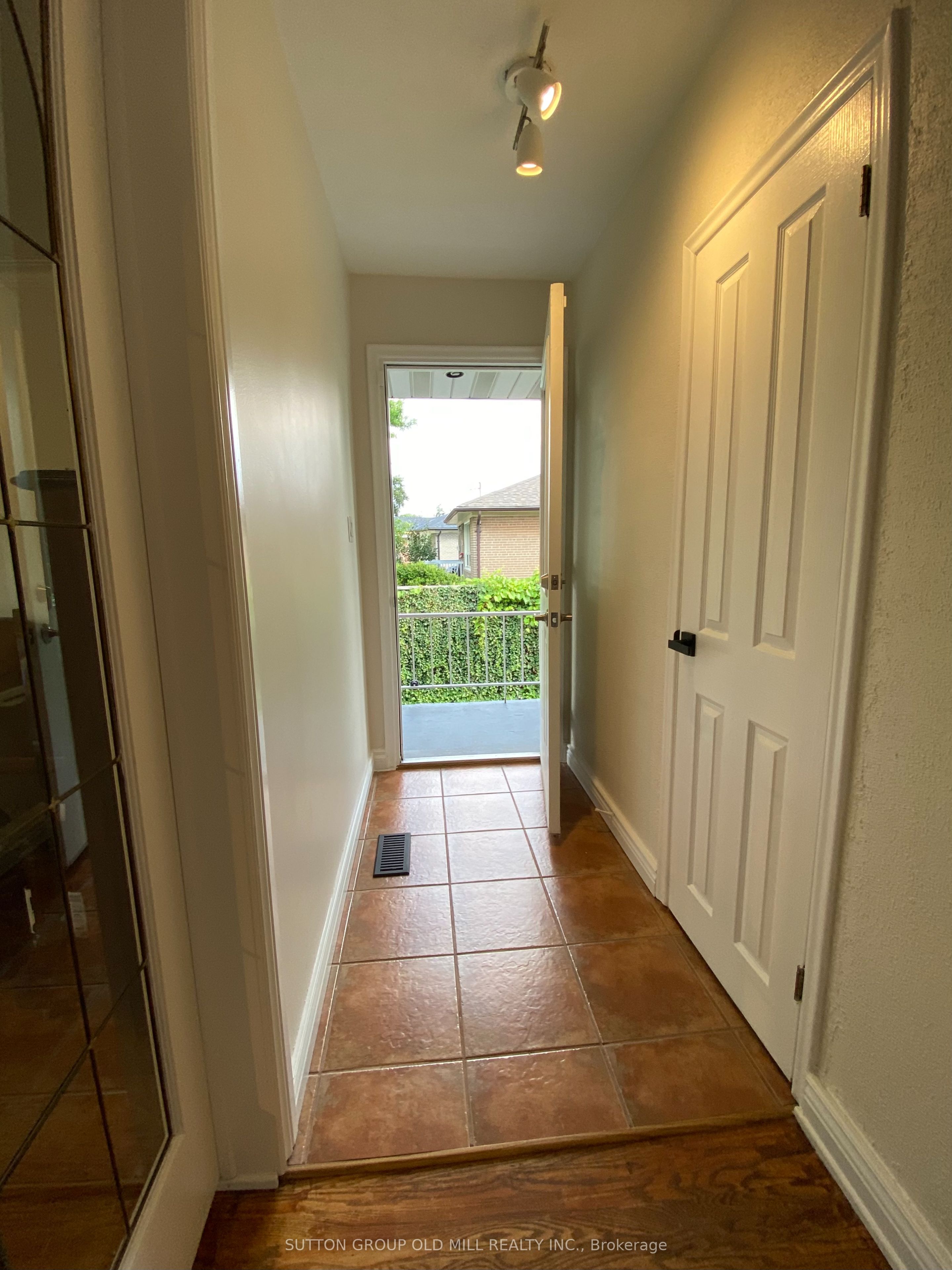 32 Hagersville Court, Toronto, ON M9C 4A3 photo 4