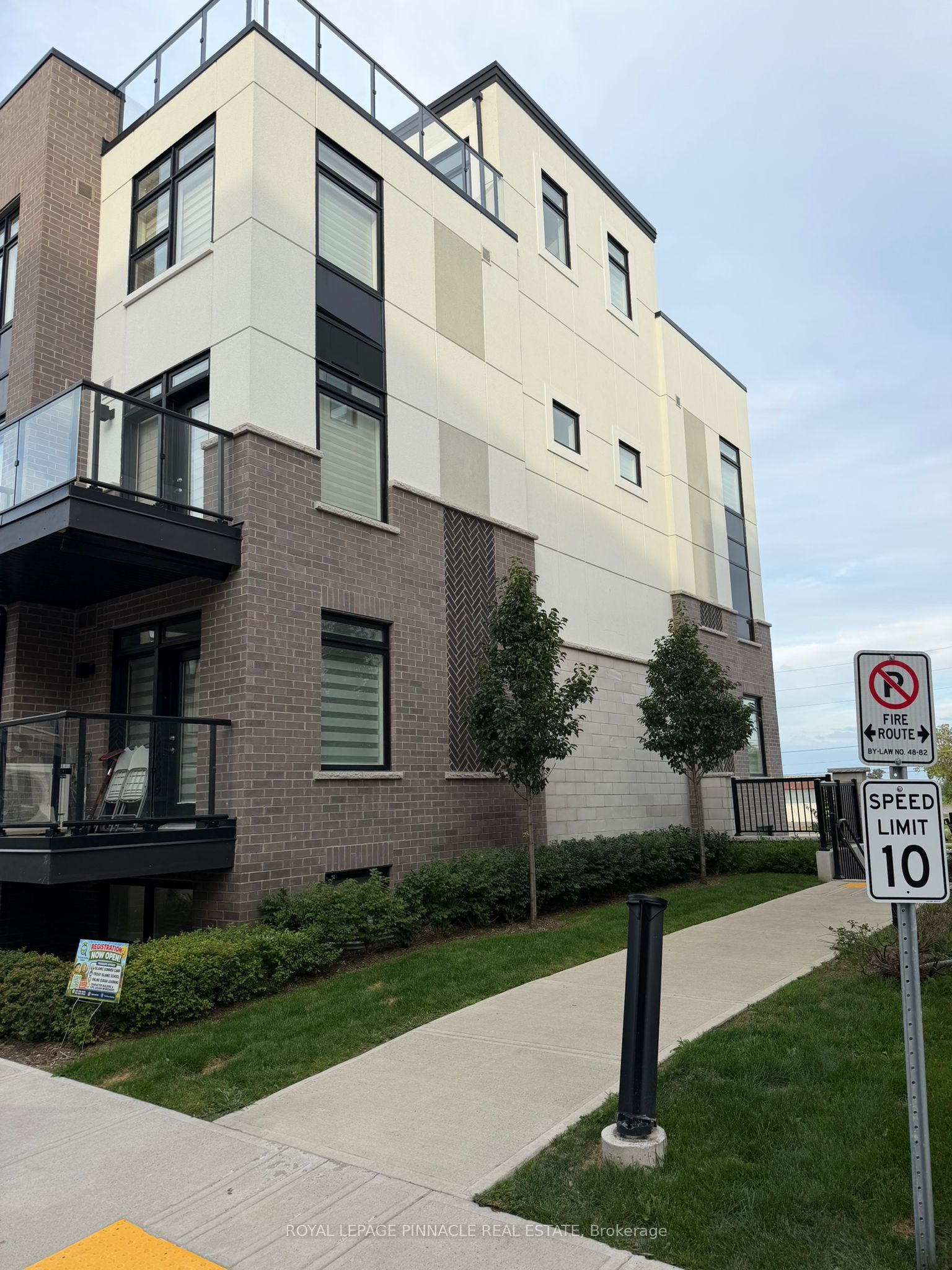 1581 Rose Way 123, Milton, ON L9T 7E7