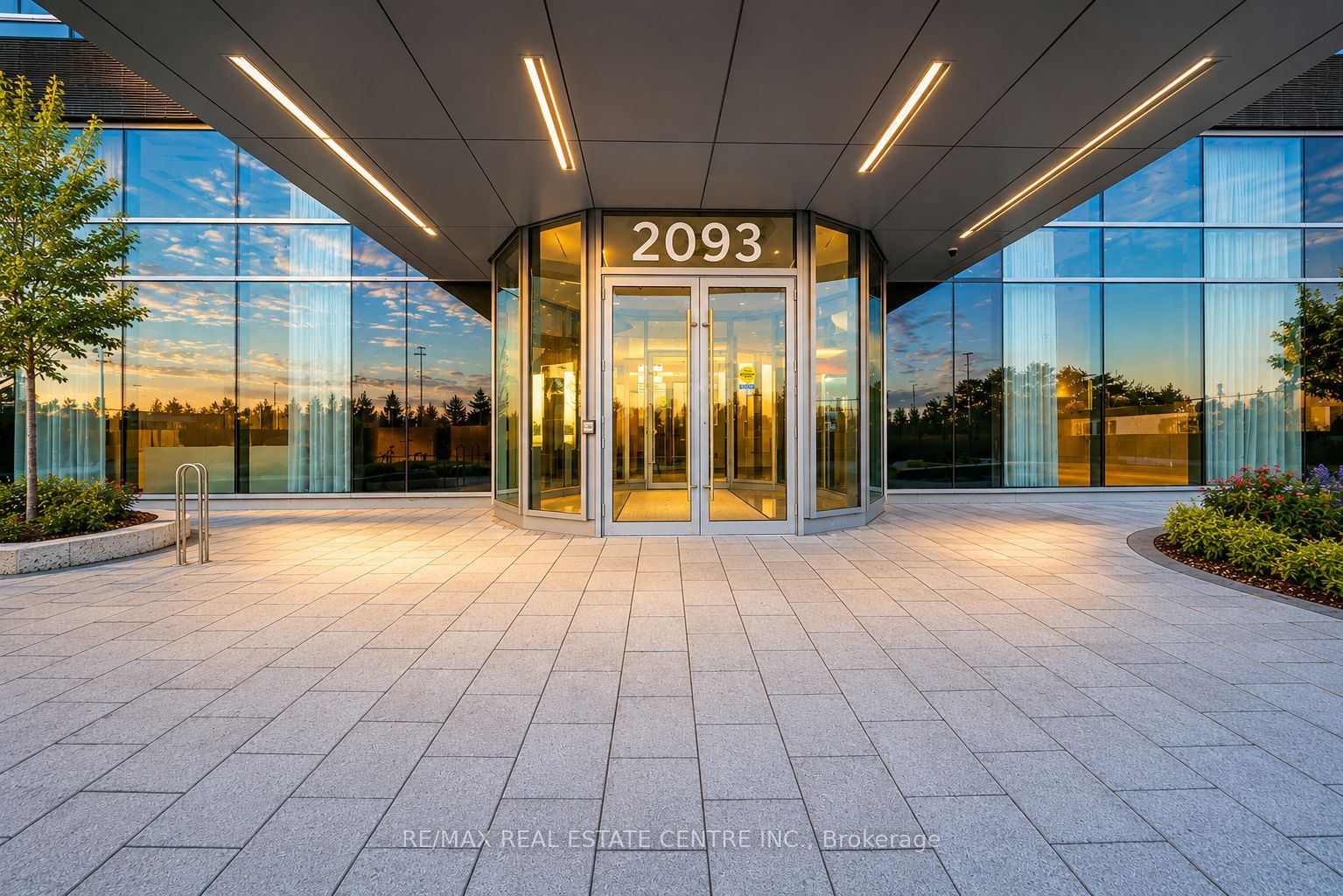 2093 Fairview Street 1001, Burlington, ON L7R 0E6 photo 3