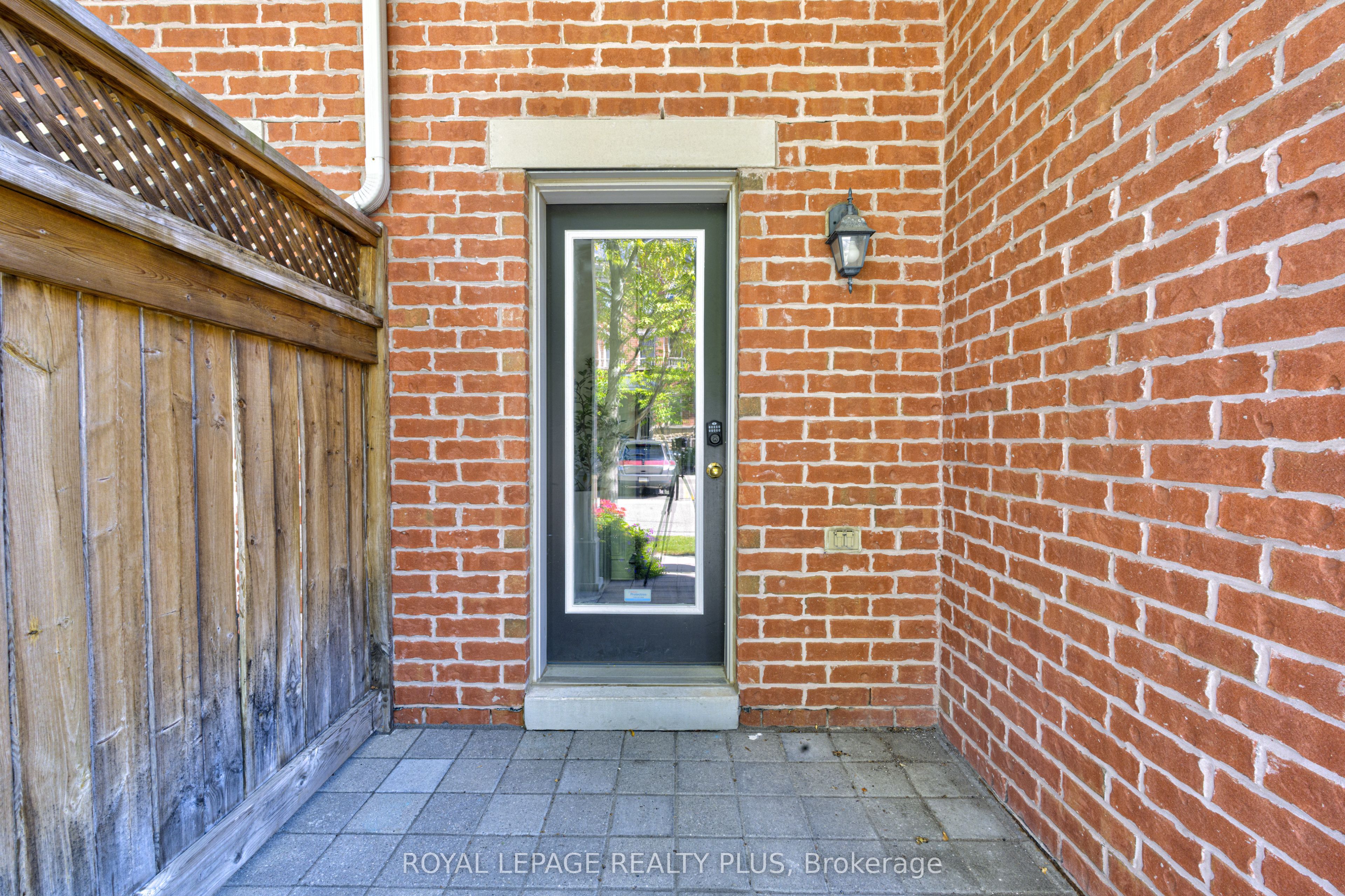 5750 Tosca Drive 1, Mississauga, ON L5M 0P7 photo 2
