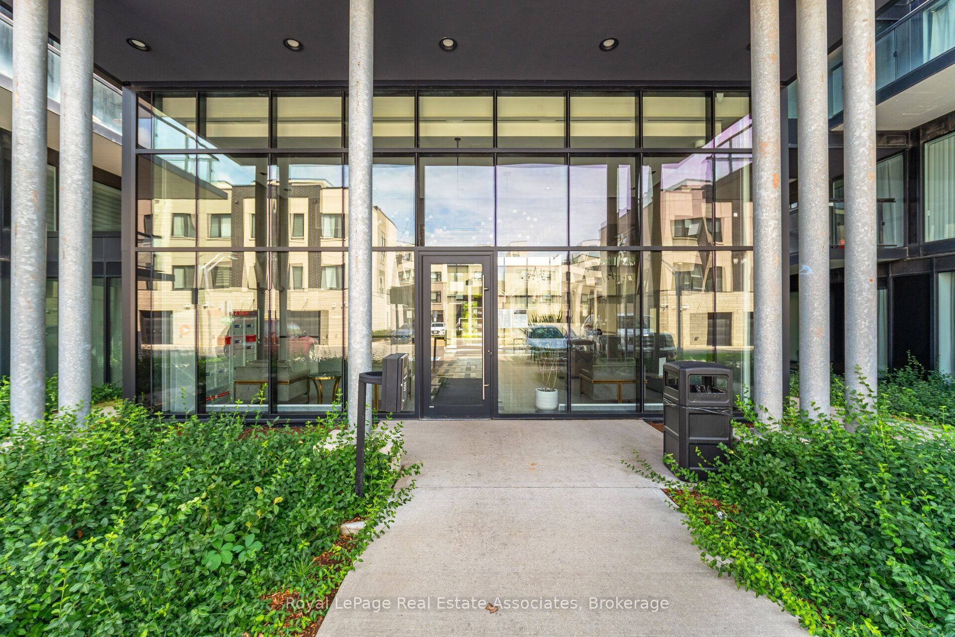 1119 COOKE Boulevard B327, Burlington, ON L7T 0C7 photo 2