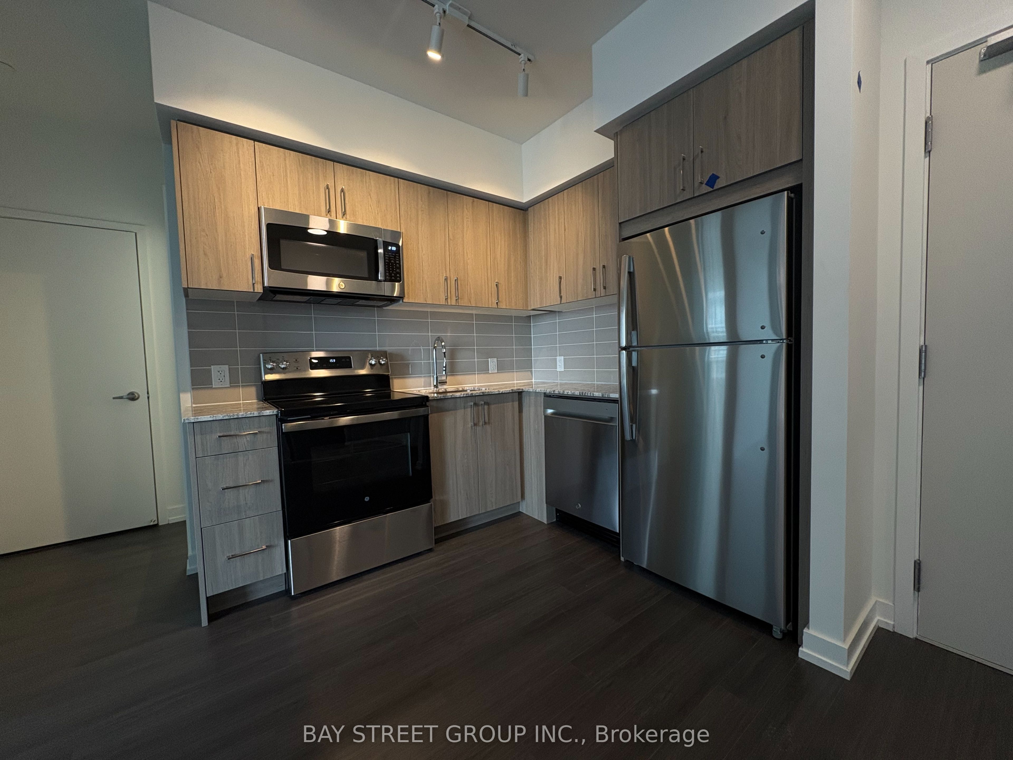4010 Eglinton Avenue W 1822, Toronto, ON M9A 0G5 photo 5