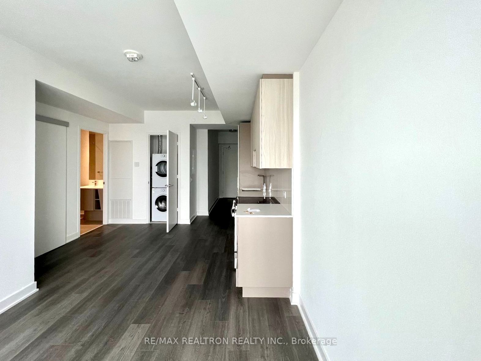 3900 Confederation Parkway 1702, Mississauga, ON L5B 0M3 photo 5