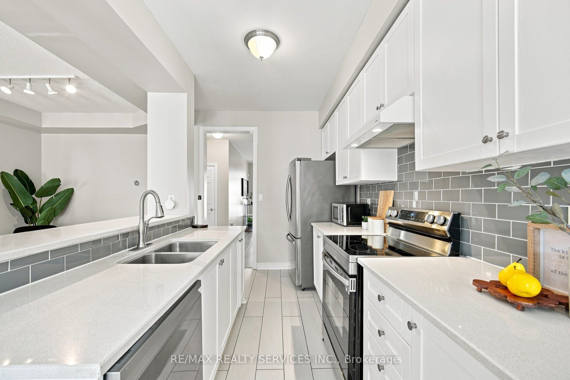 20 Cedarcrest Street, Caledon, ON L7C 3P9 photo 5