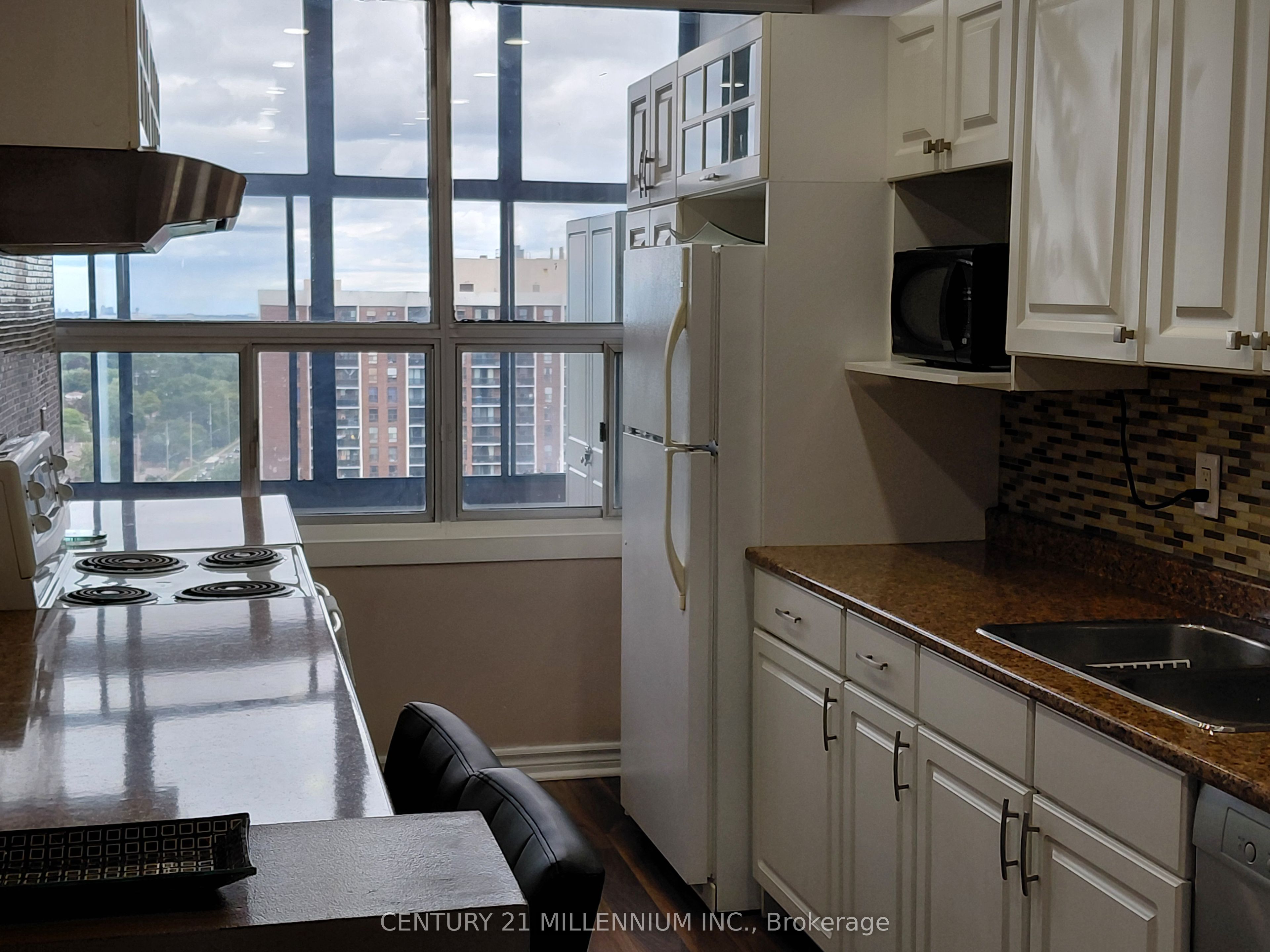 25 Kensington Road 1903, Brampton, ON L6T 3W8