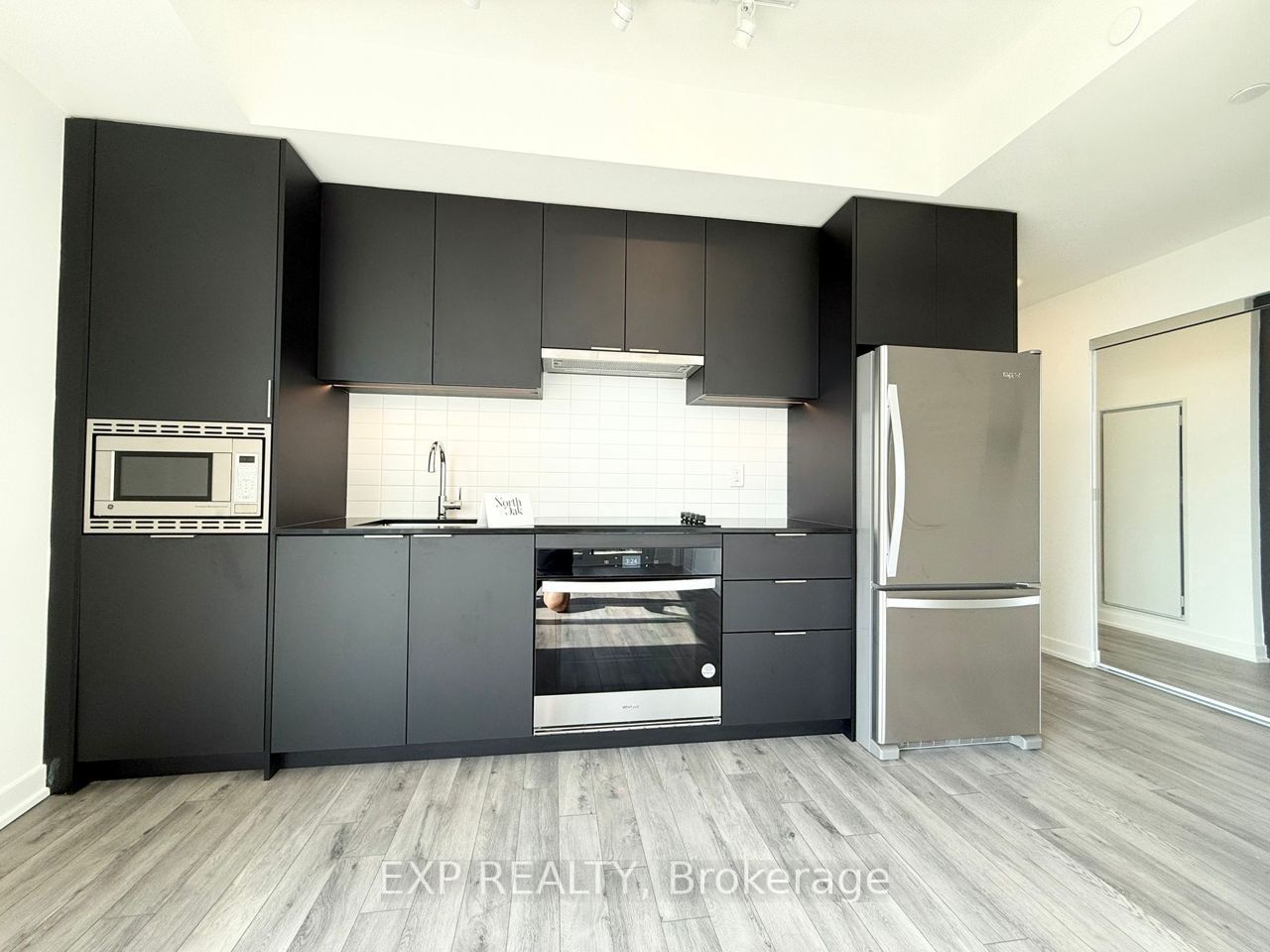 3079 Trafalgar Road 1602, Oakville, ON L6H 8C5 photo 3