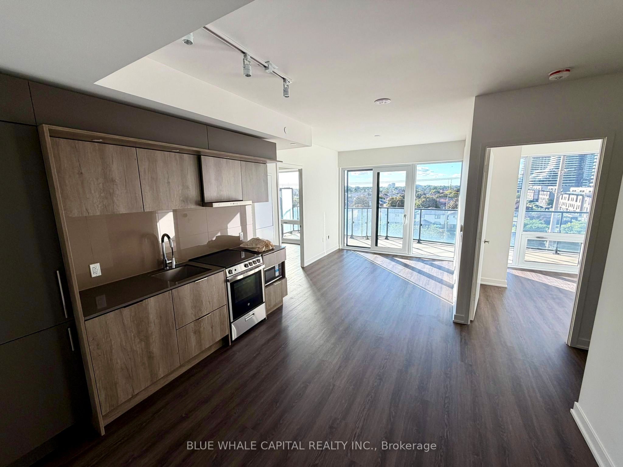 448 Burnhamthorpe Road 402, Mississauga, ON L5B 0R4
